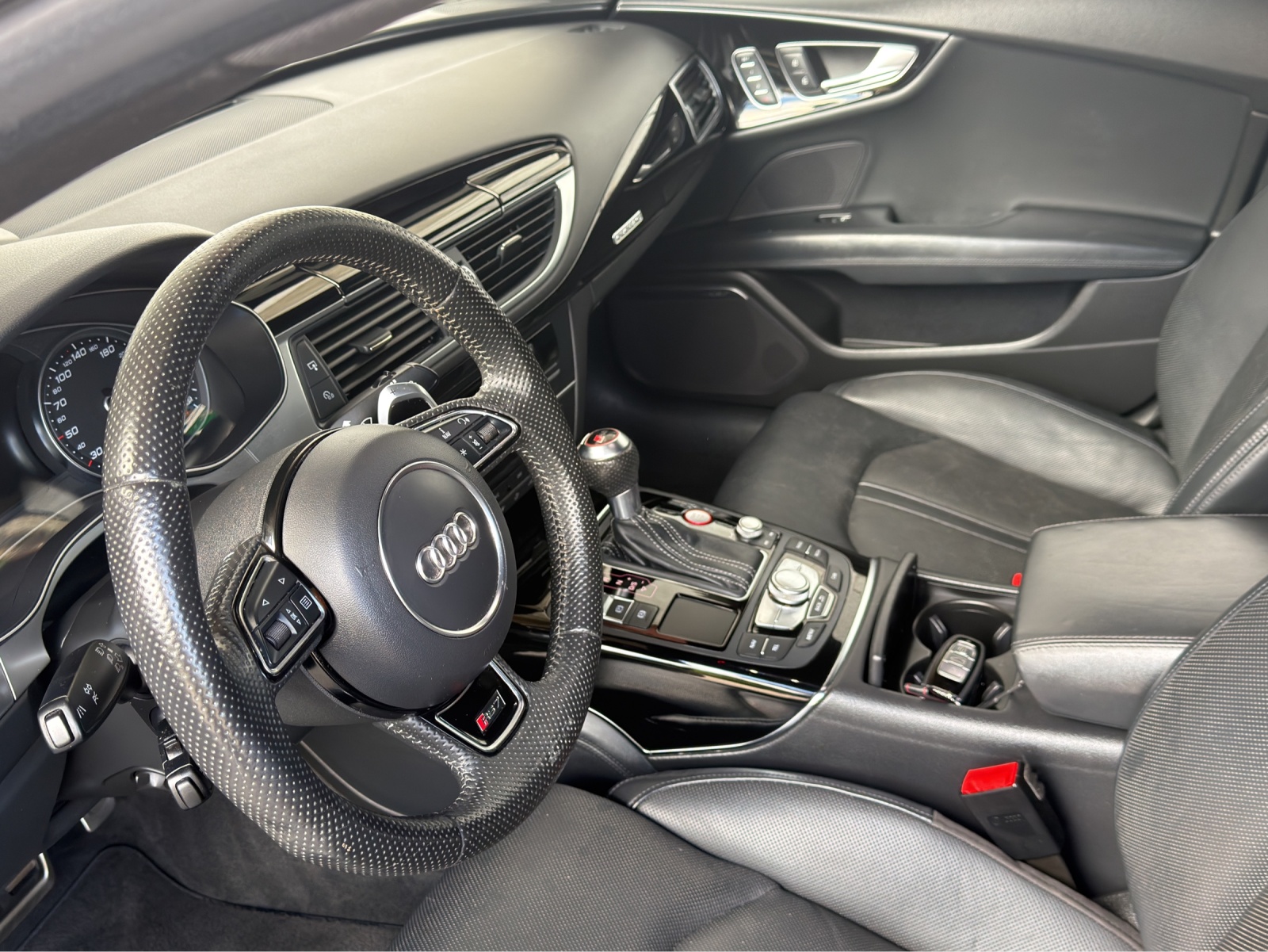 AUDI RS7 Sportback 4.0 TFSI V8 quattro S-tronic-image-10