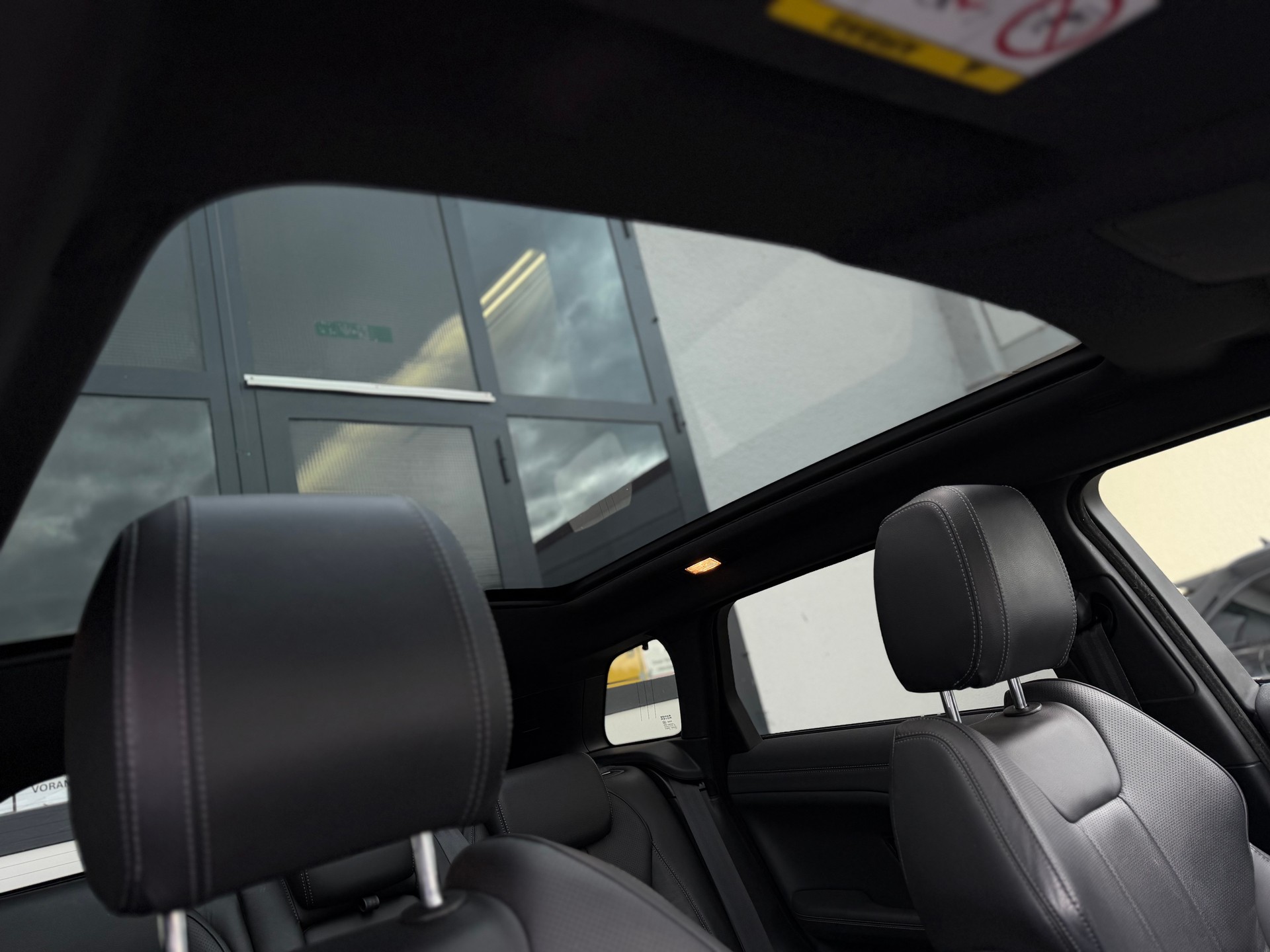 LAND ROVER Range Rover Evoque 2.0 Si4 SE Dynamic AT9-image-18