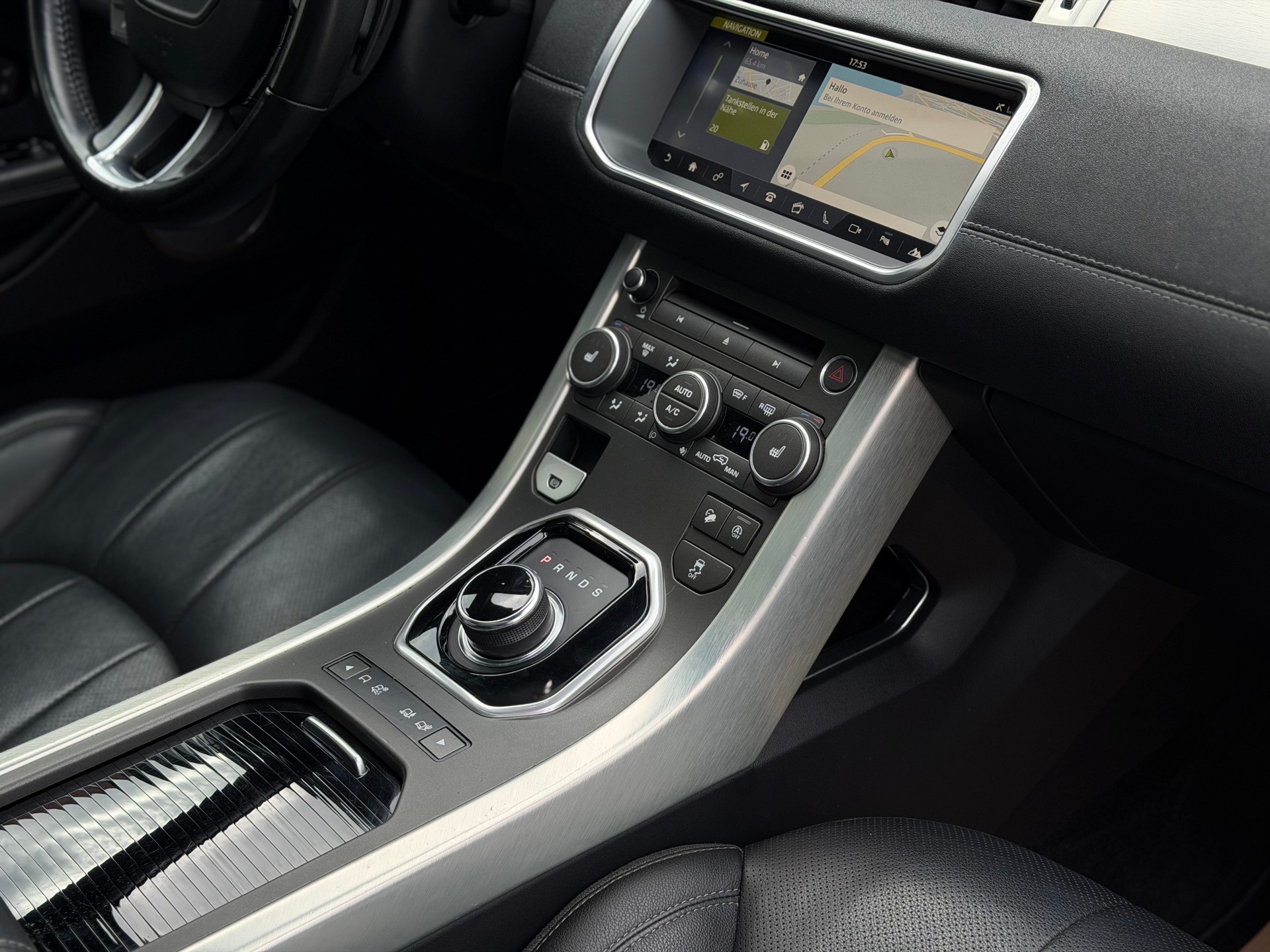 LAND ROVER Range Rover Evoque 2.0 Si4 SE Dynamic AT9-image-16