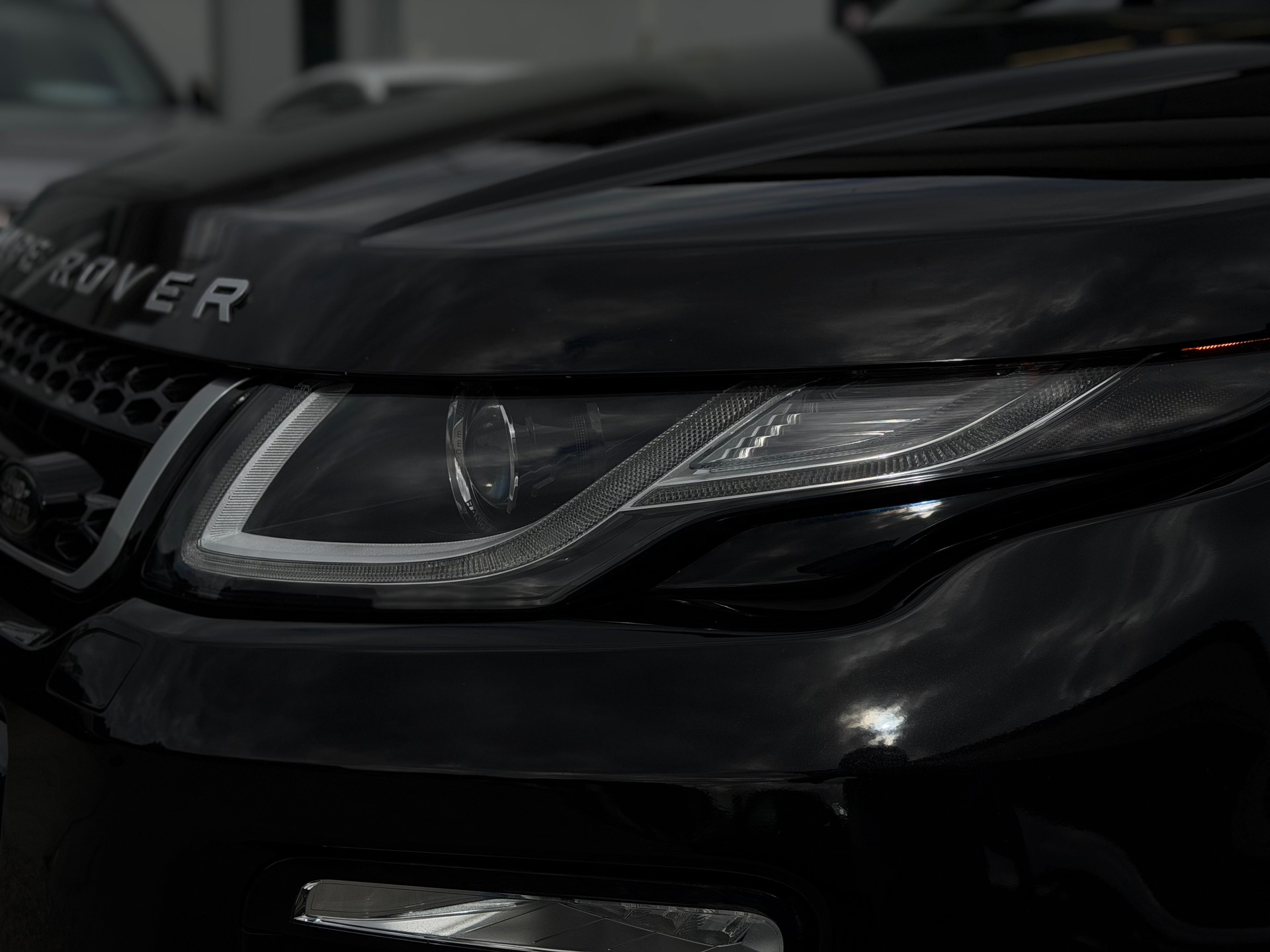 LAND ROVER Range Rover Evoque 2.0 Si4 SE Dynamic AT9-image-8