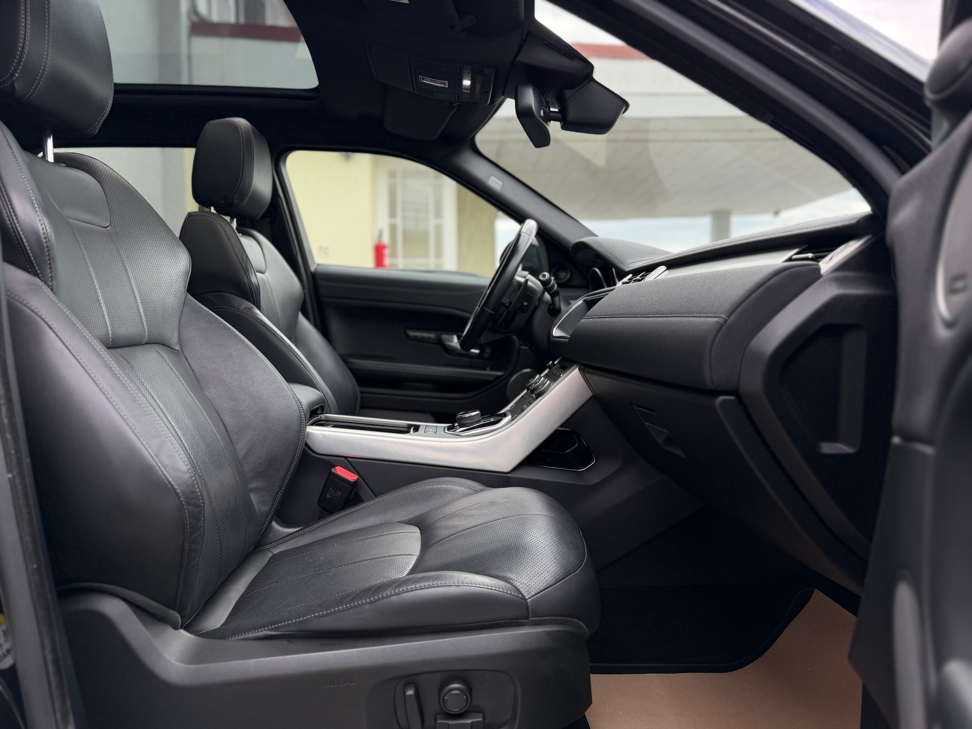 LAND ROVER Range Rover Evoque 2.0 Si4 SE Dynamic AT9-image-13