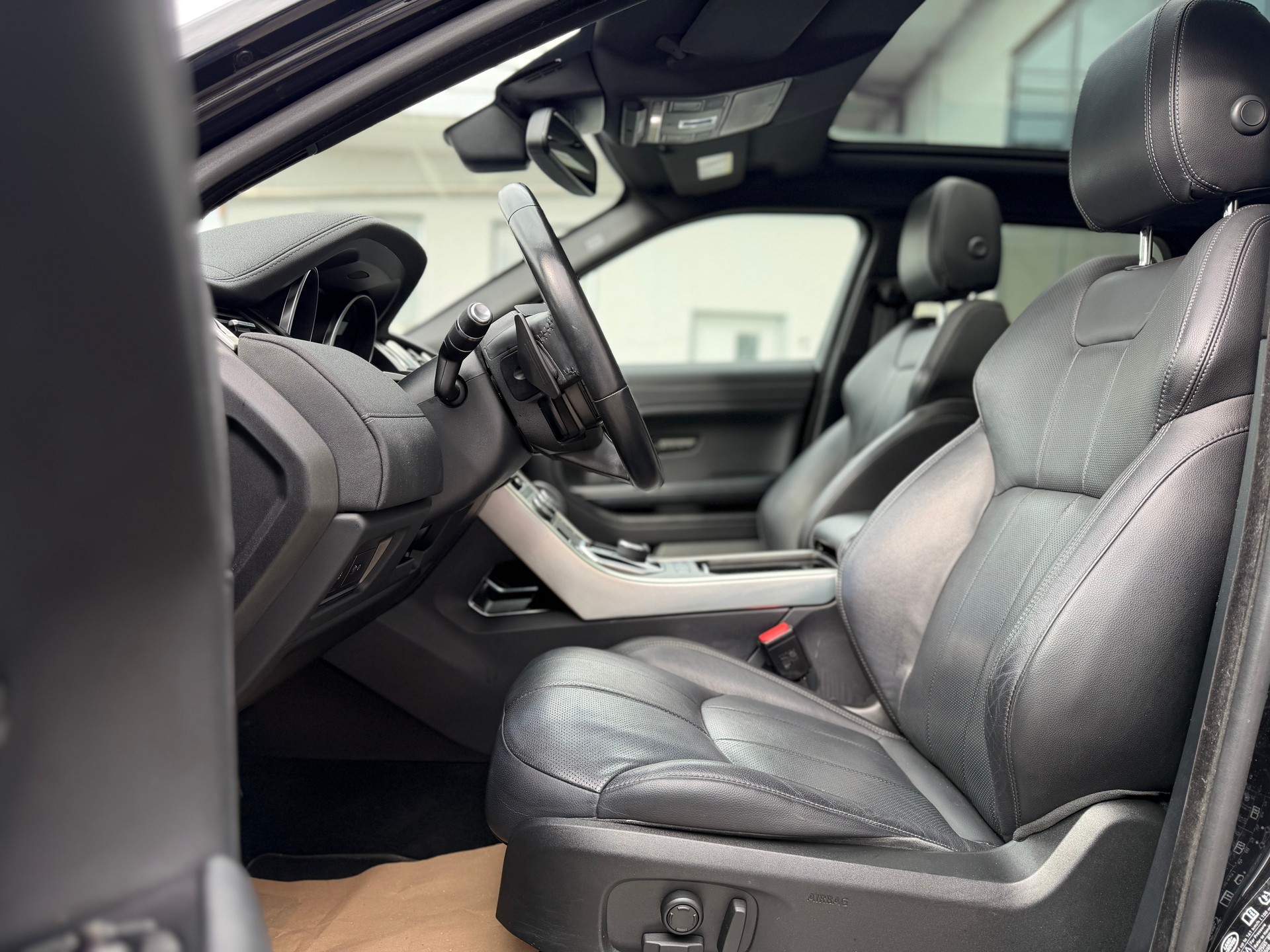 LAND ROVER Range Rover Evoque 2.0 Si4 SE Dynamic AT9-image-9