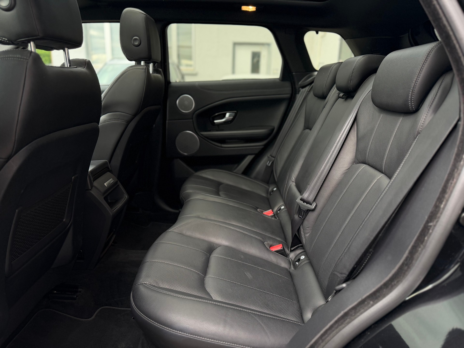 LAND ROVER Range Rover Evoque 2.0 Si4 SE Dynamic AT9-image-10