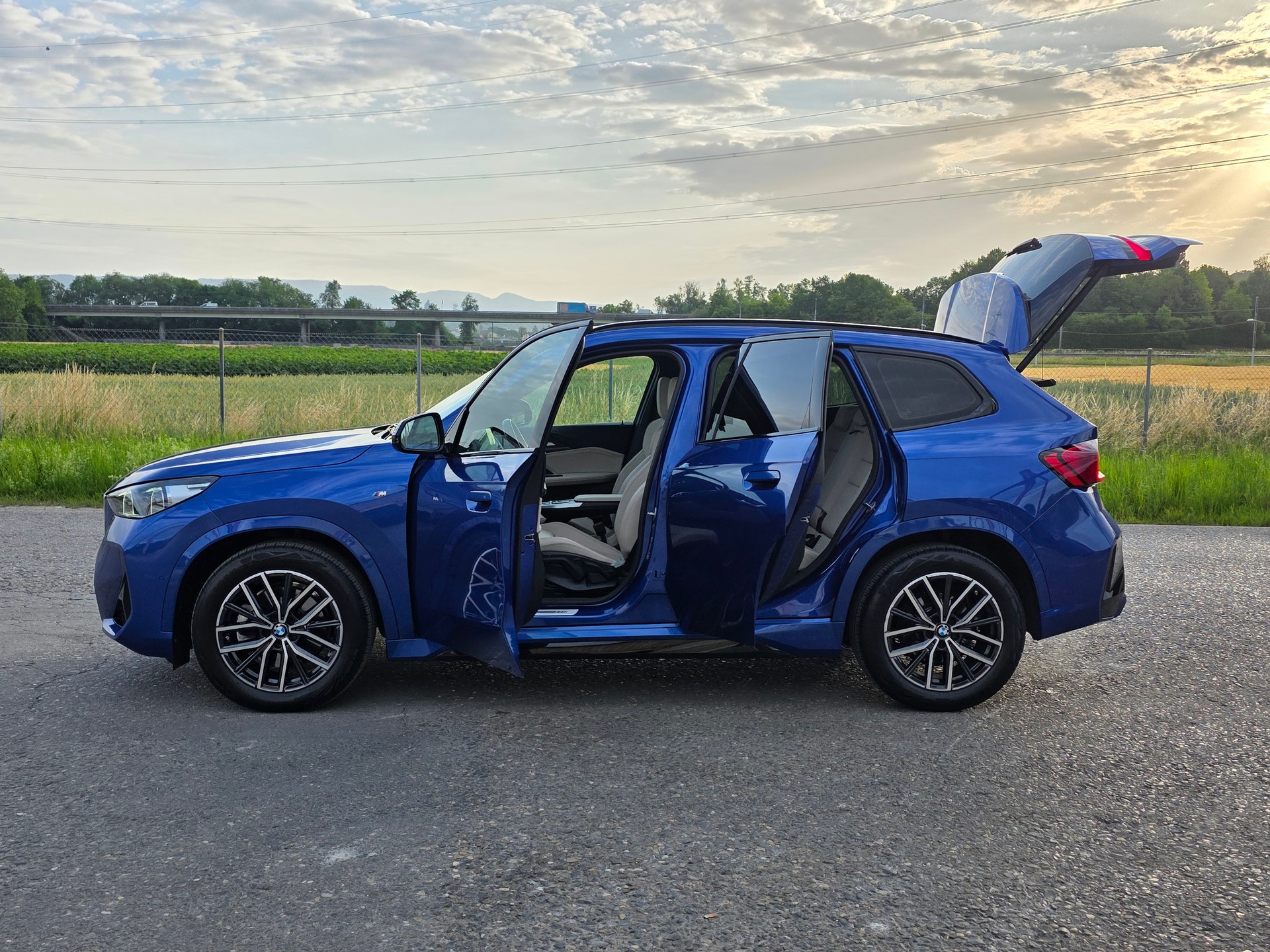 BMW X1 xDrive 23i 48V M Sport / Neu ab Mfk-image-3