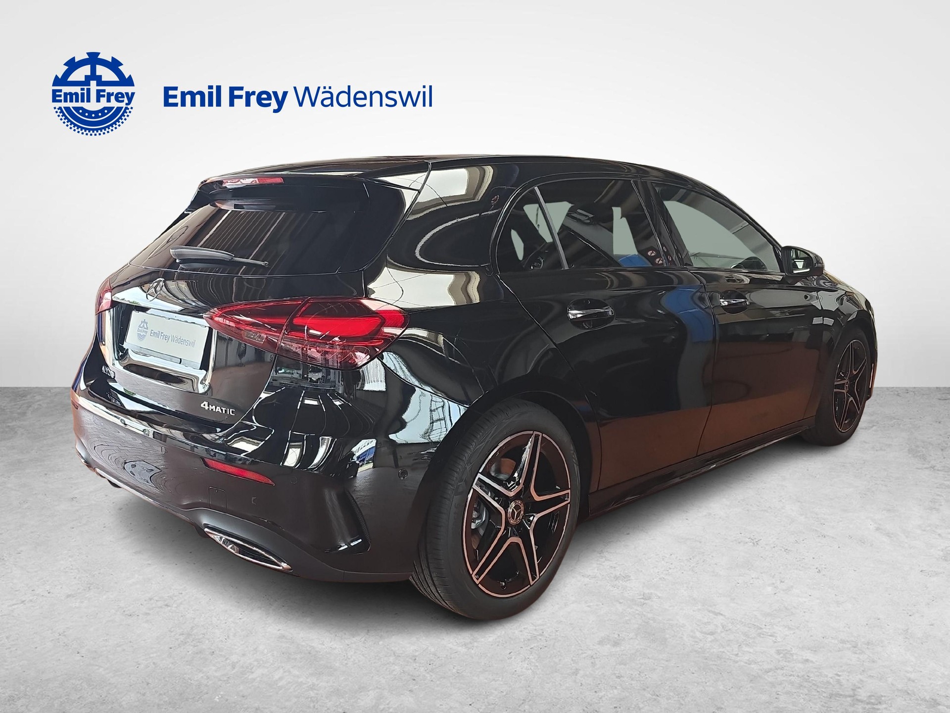 MERCEDES-BENZ A 220 4MATIC AMG Line-image-3