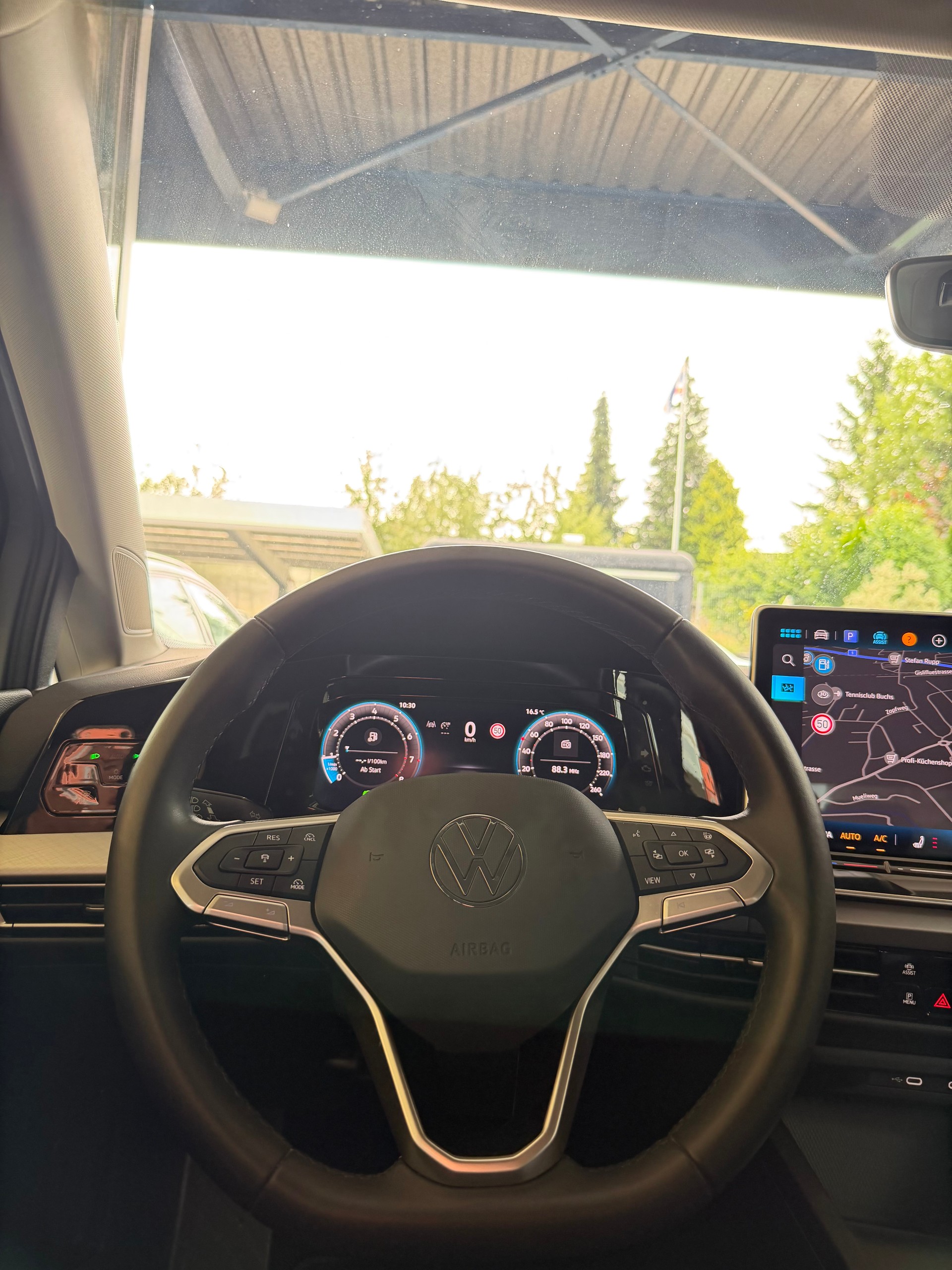 VW Golf VIII 1.5 eTSI Life DSG-image-10