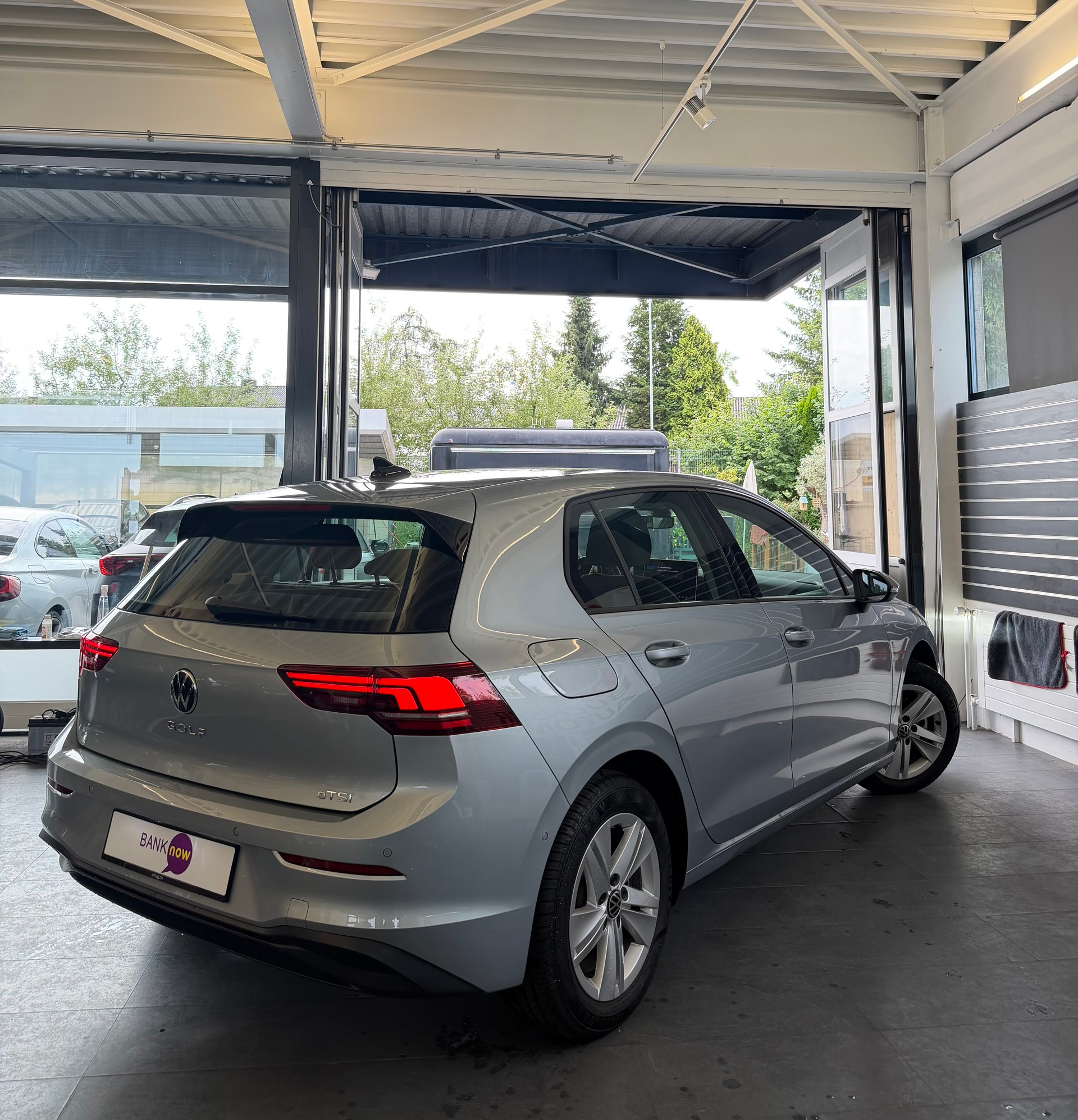 VW Golf VIII 1.5 eTSI Life DSG-image-3