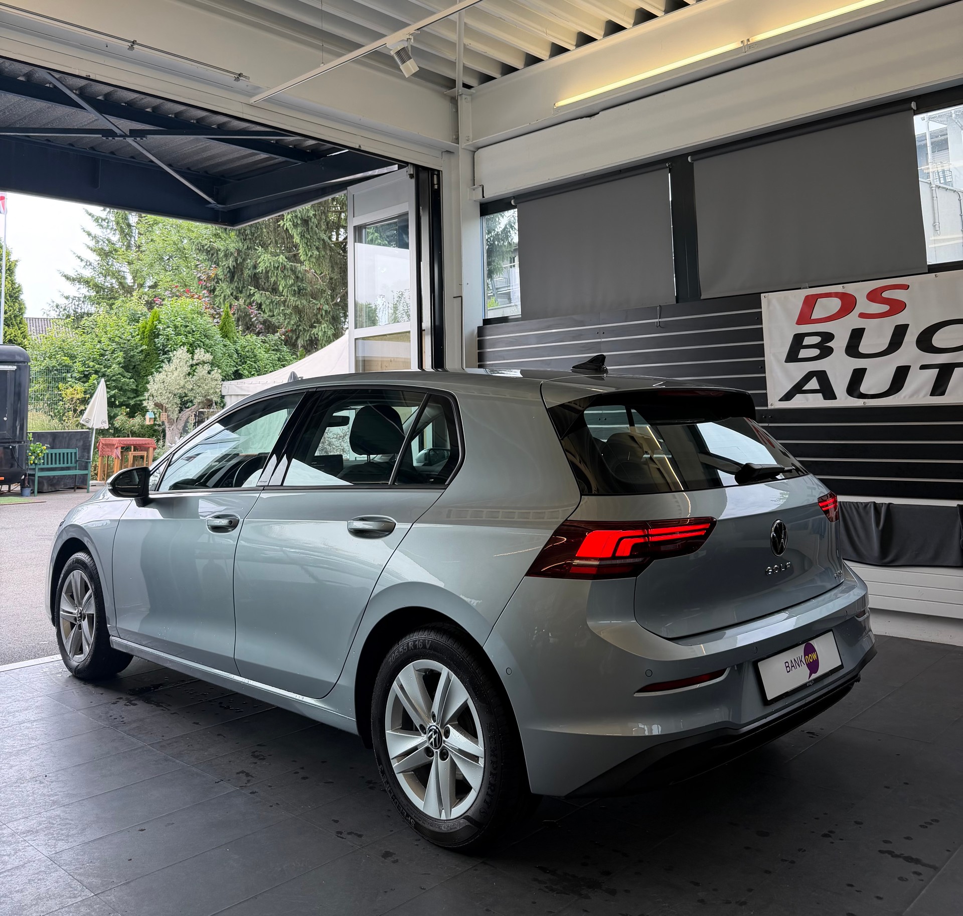VW Golf VIII 1.5 eTSI Life DSG-image-4