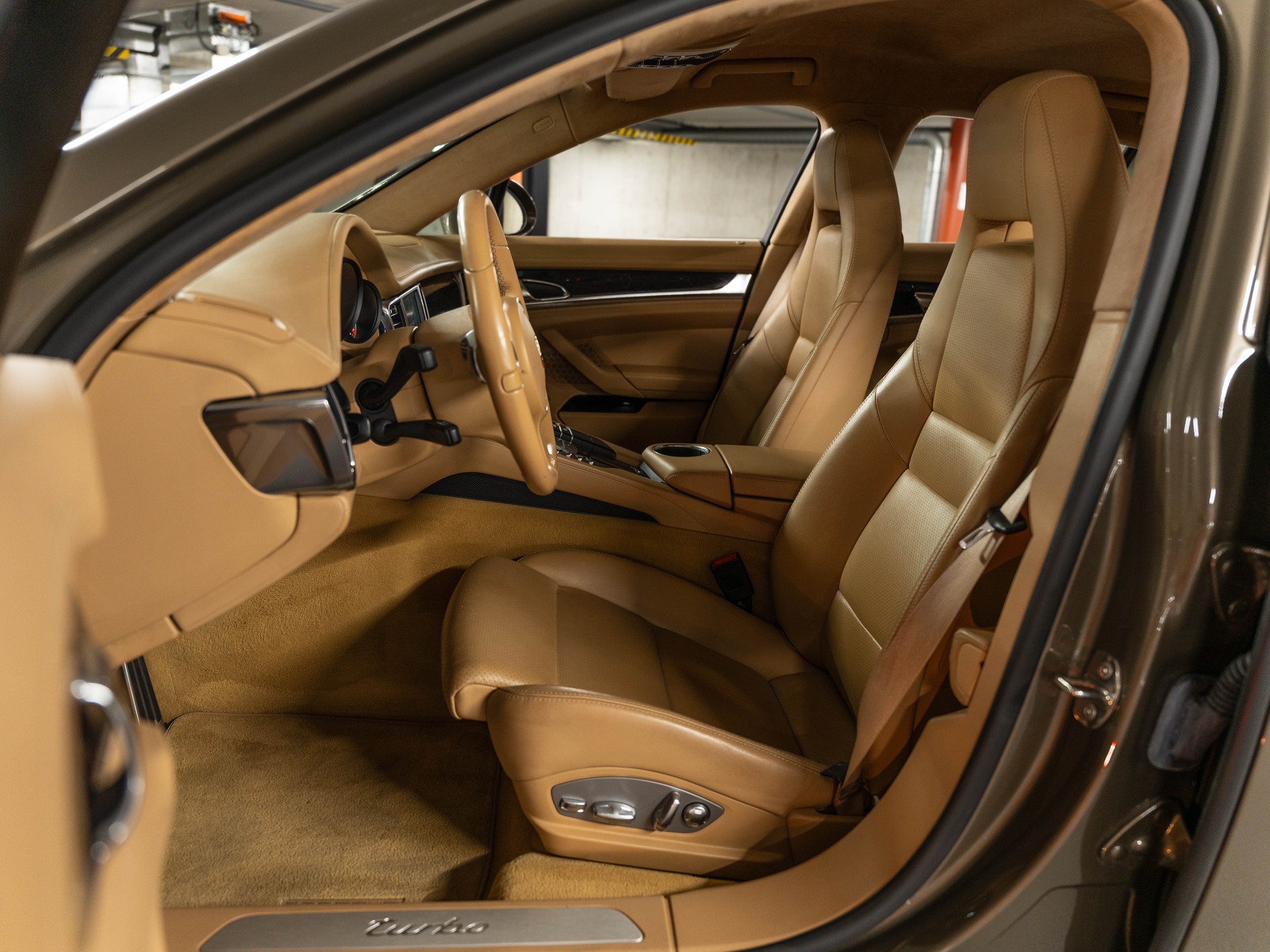 PORSCHE Panamera Turbo 4.8 PDK-image-28