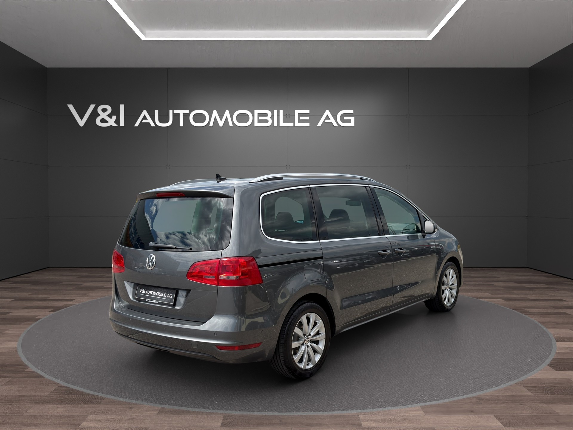 VW Sharan 2.0 TDI BlueMotion Technology Highline DSG-image-4