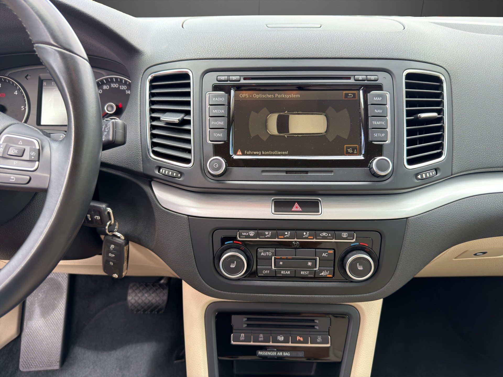 VW Sharan 2.0 TDI BlueMotion Technology Highline DSG-image-14