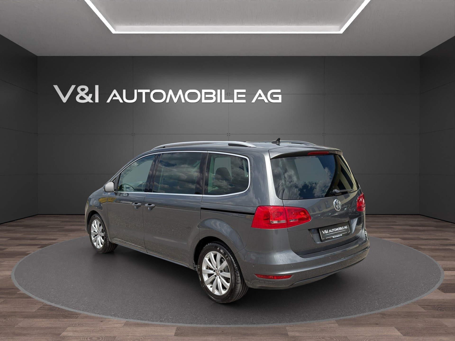 VW Sharan 2.0 TDI BlueMotion Technology Highline DSG-image-3
