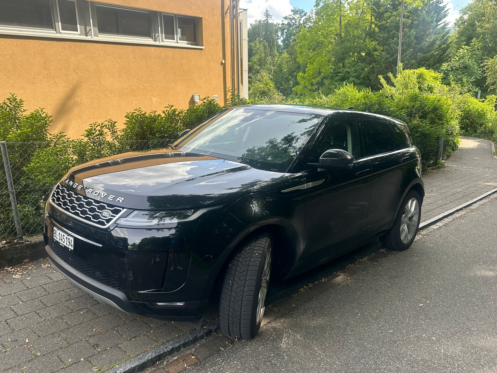 LAND ROVER 2.0 T SE-image-1