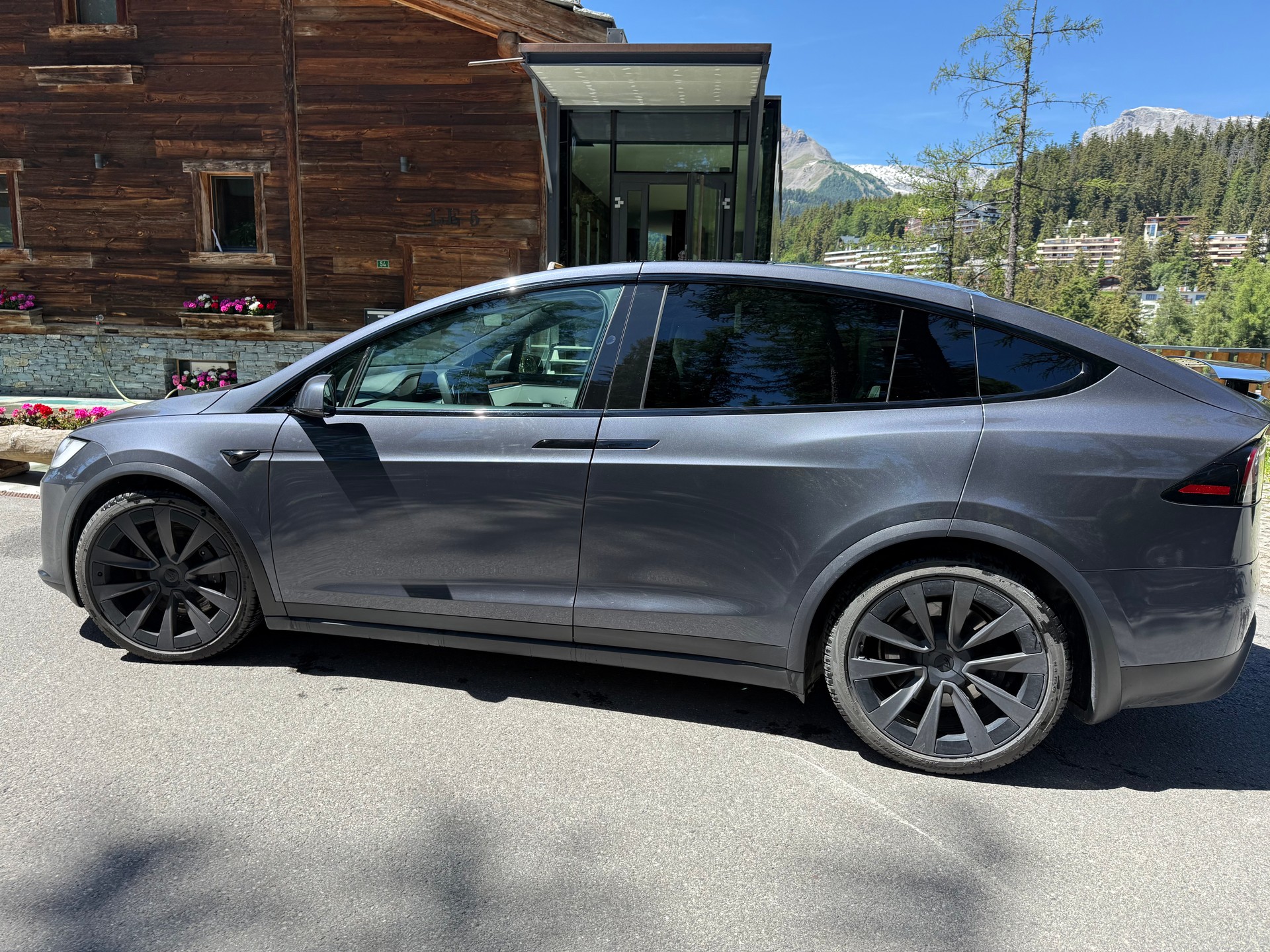 TESLA MODEL X-image-3