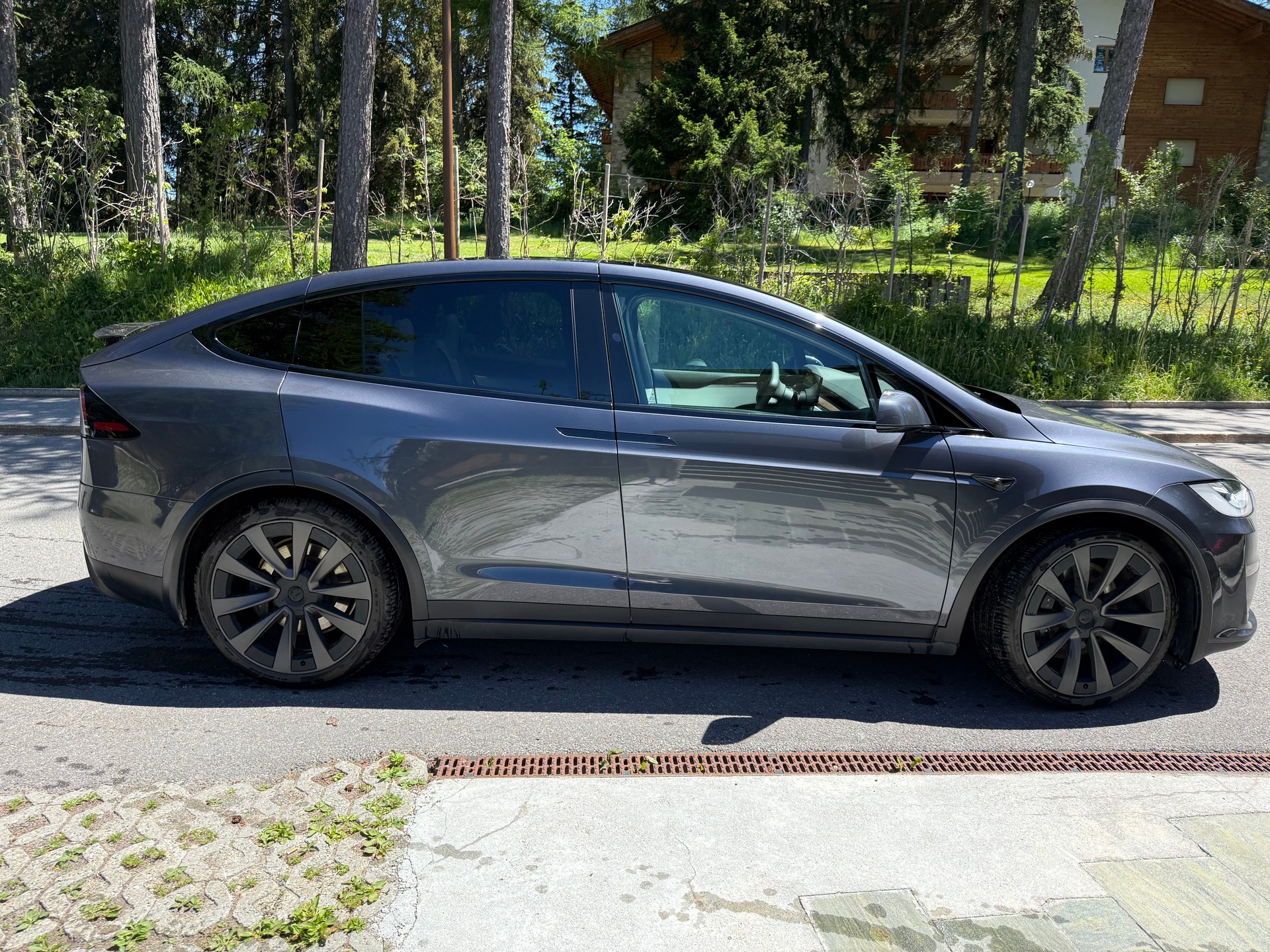 TESLA MODEL X-image-0