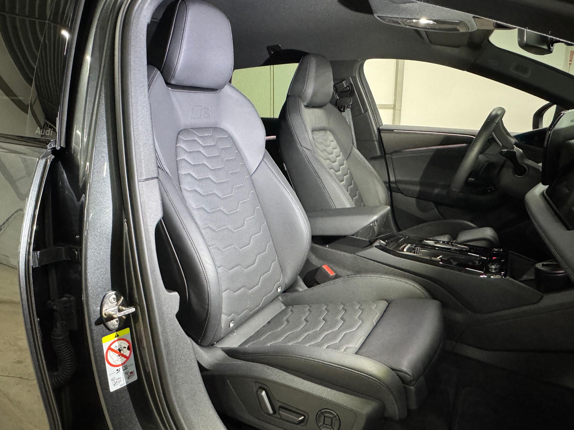 AUDI A6 Avant e-tron S-LINE quattro 428PS // CH-Fahrzeug // Paket Premium experience-image-9