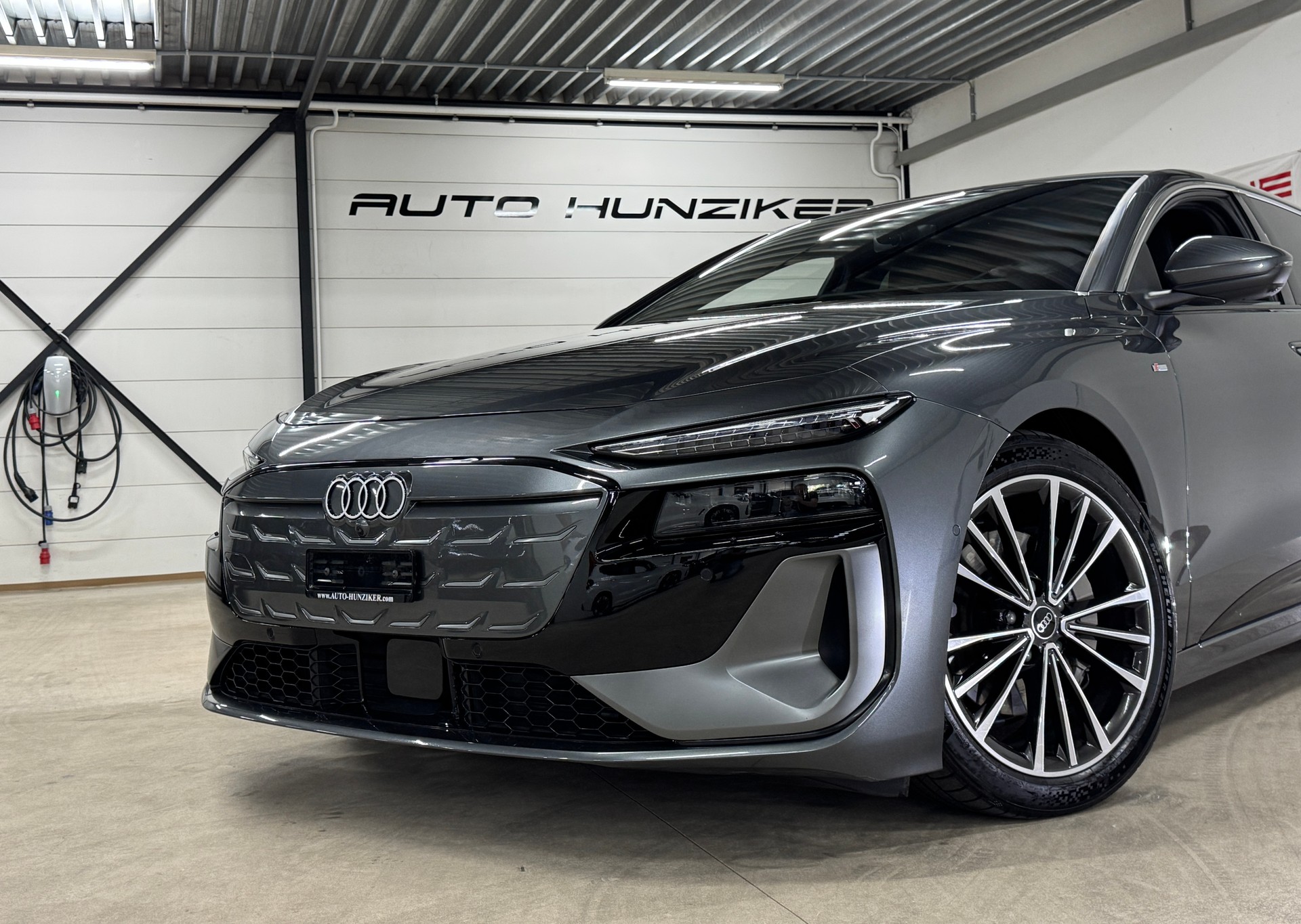 AUDI A6 Avant e-tron S-LINE quattro 428PS // CH-Fahrzeug // Paket Premium experience-image-1