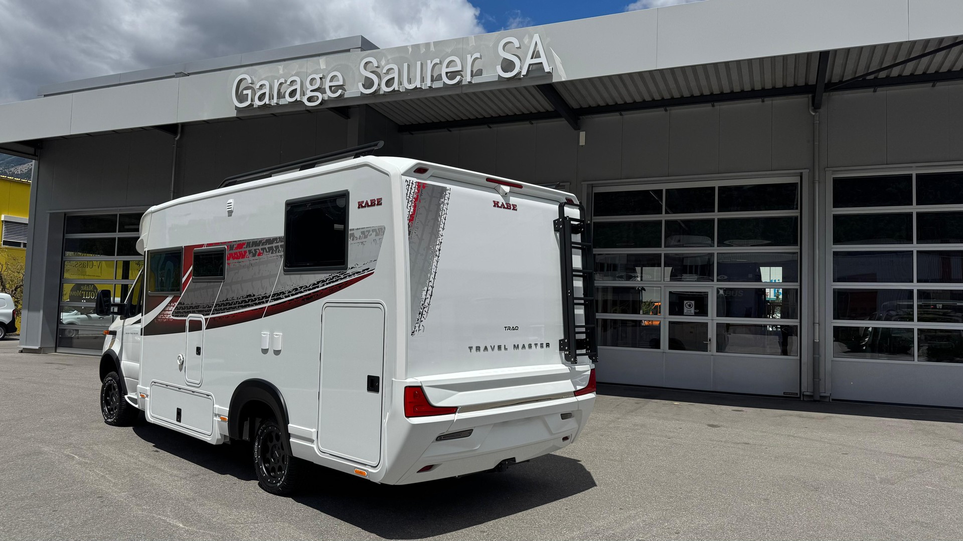KABE Novum 750 LGB Traq 4x4-image-1