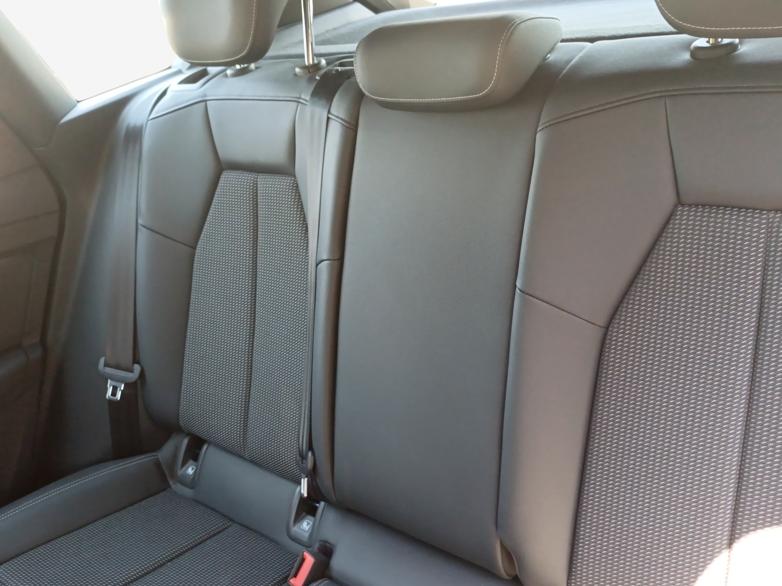 AUDI Q4 e-tron 40-image-12