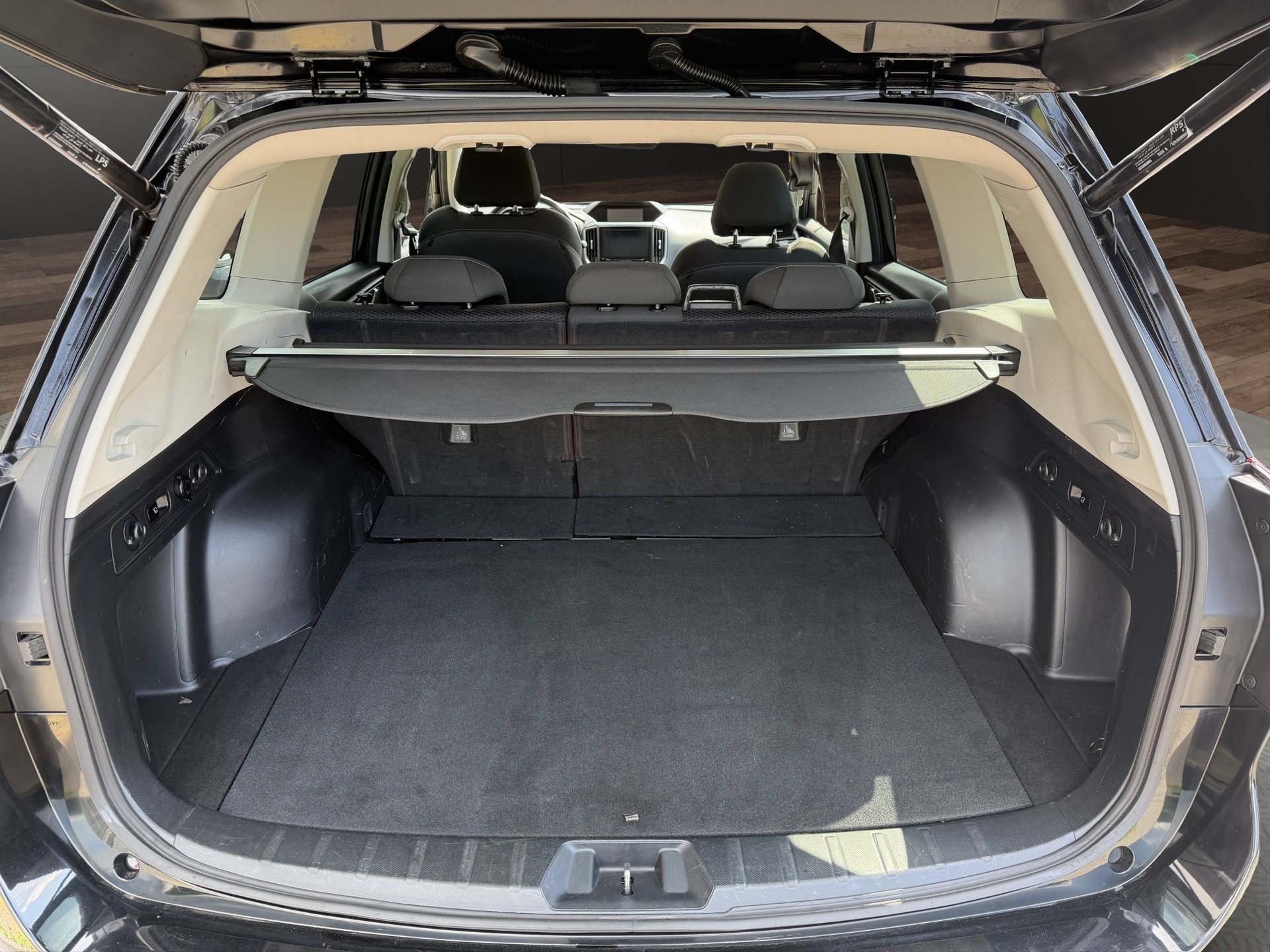 SUBARU Forester 2.0i e-Boxer Swiss Plus Lineartronic-image-6