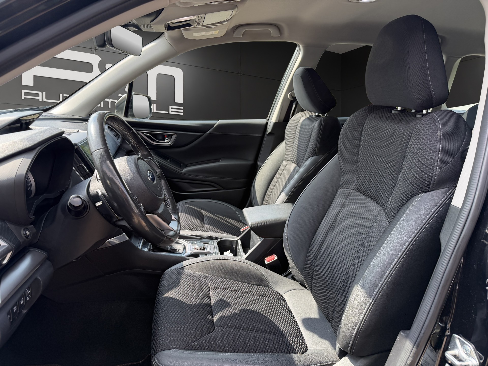SUBARU Forester 2.0i e-Boxer Swiss Plus Lineartronic-image-8