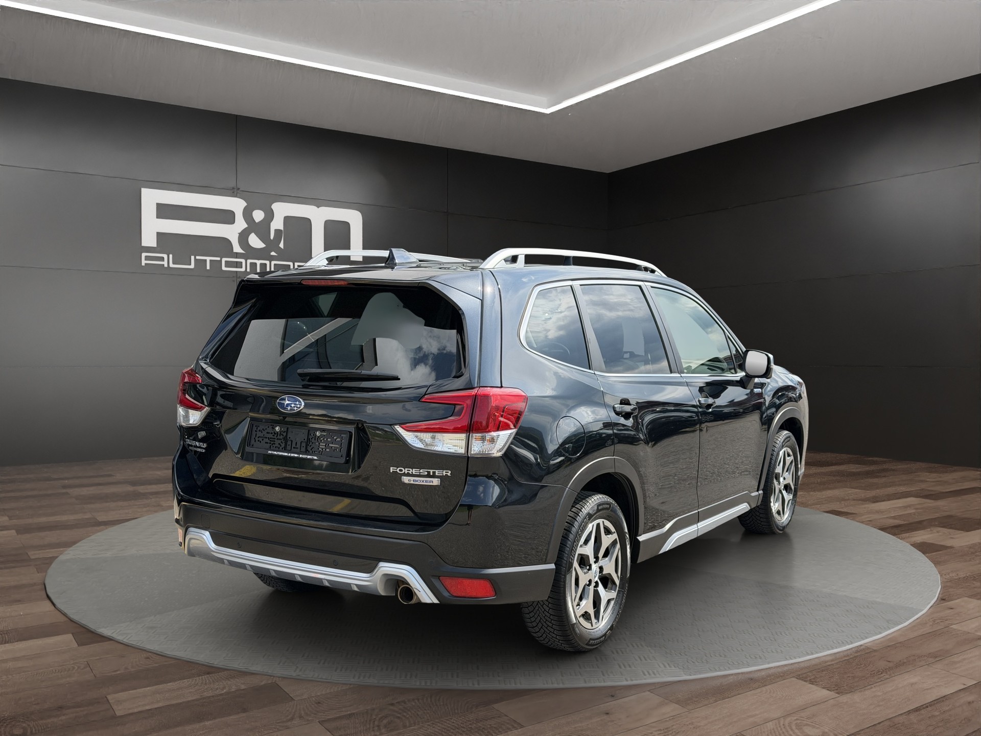 SUBARU Forester 2.0i e-Boxer Swiss Plus Lineartronic-image-4
