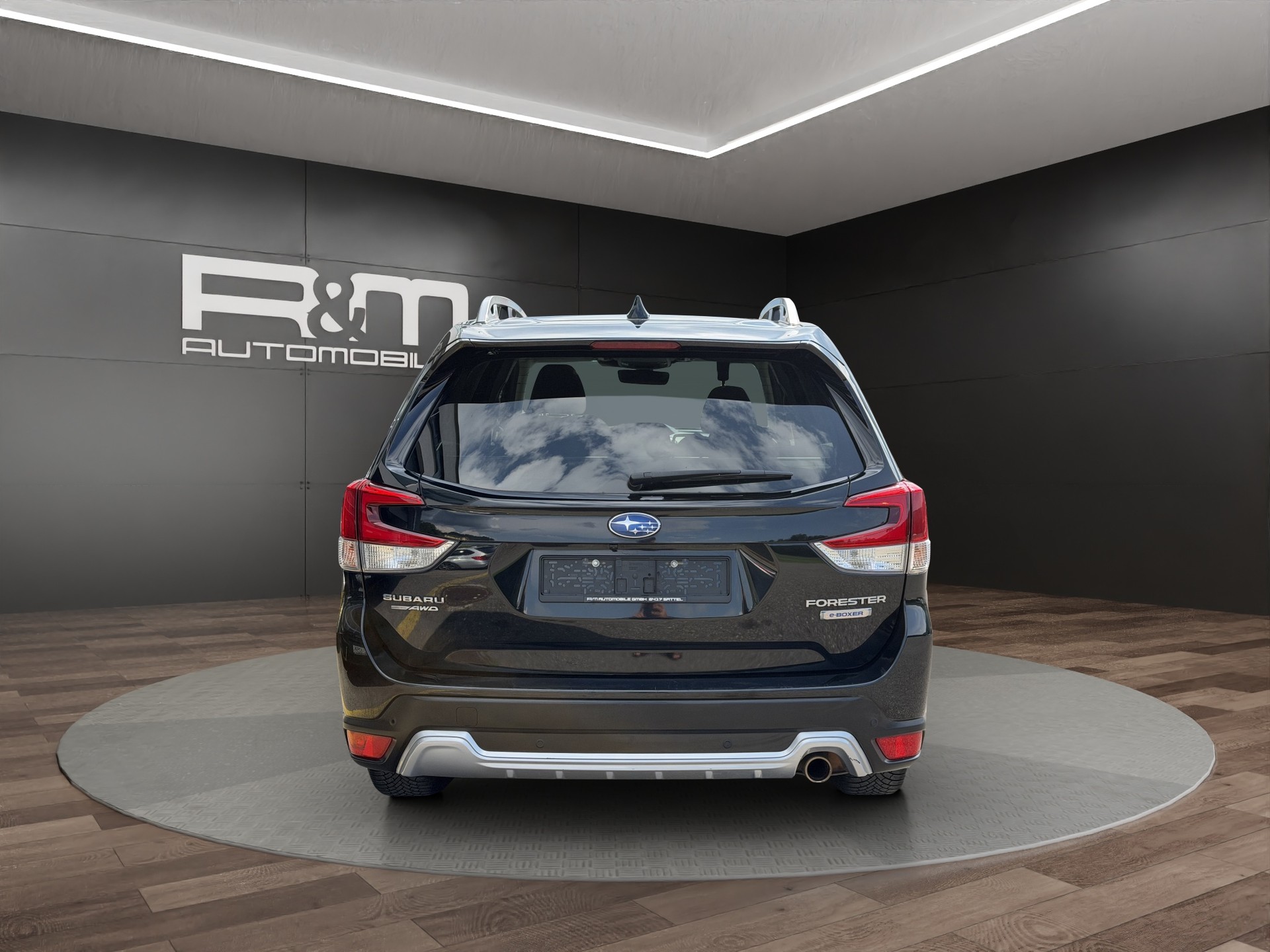 SUBARU Forester 2.0i e-Boxer Swiss Plus Lineartronic-image-5