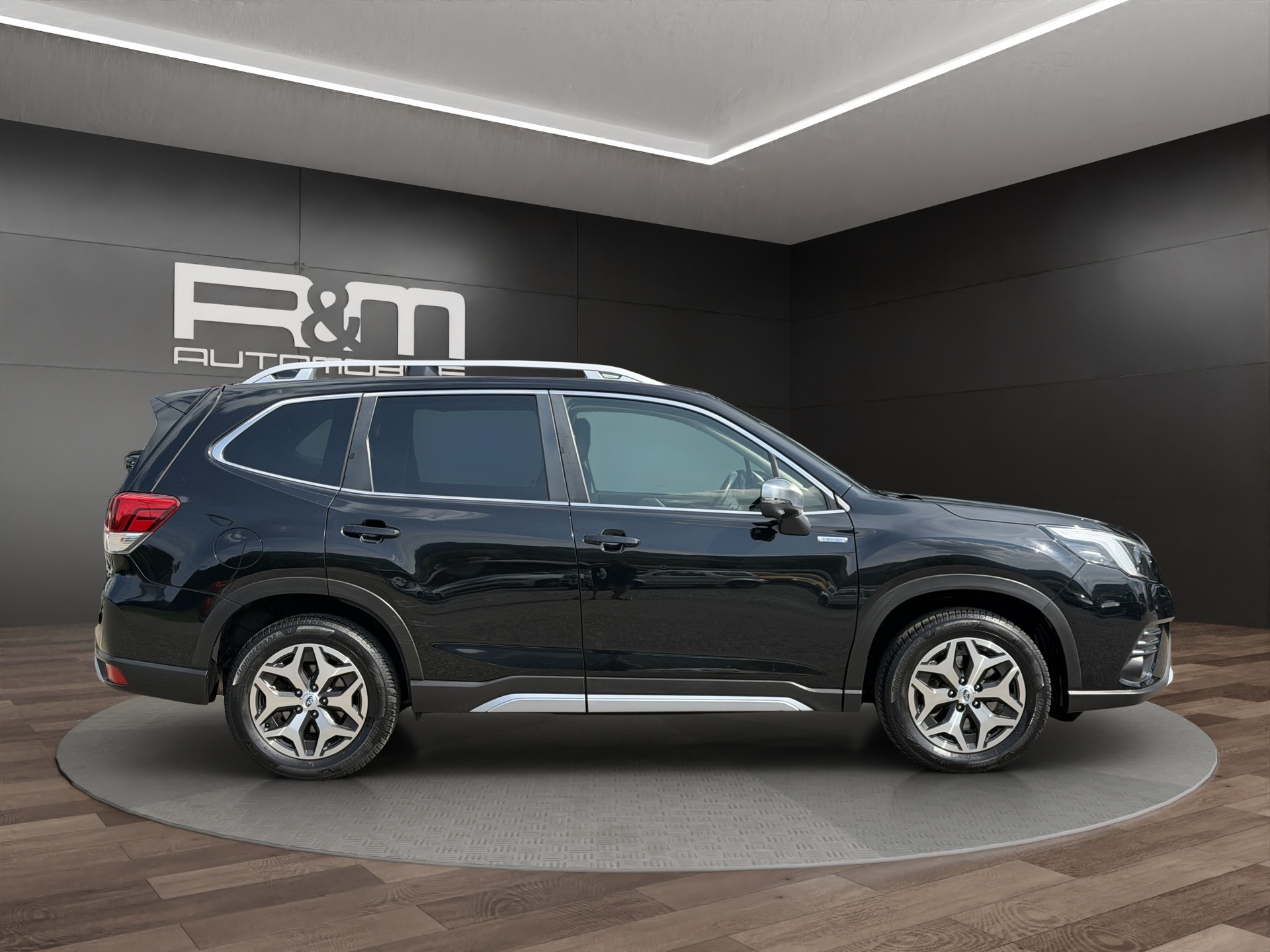 SUBARU Forester 2.0i e-Boxer Swiss Plus Lineartronic-image-3
