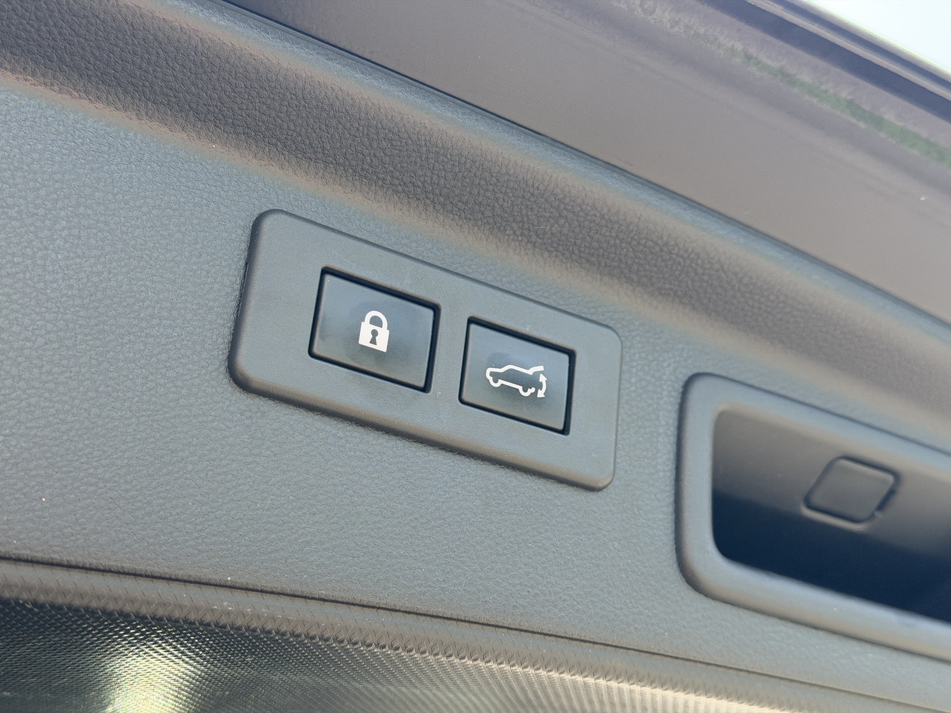 SUBARU Forester 2.0i e-Boxer Swiss Plus Lineartronic-image-13