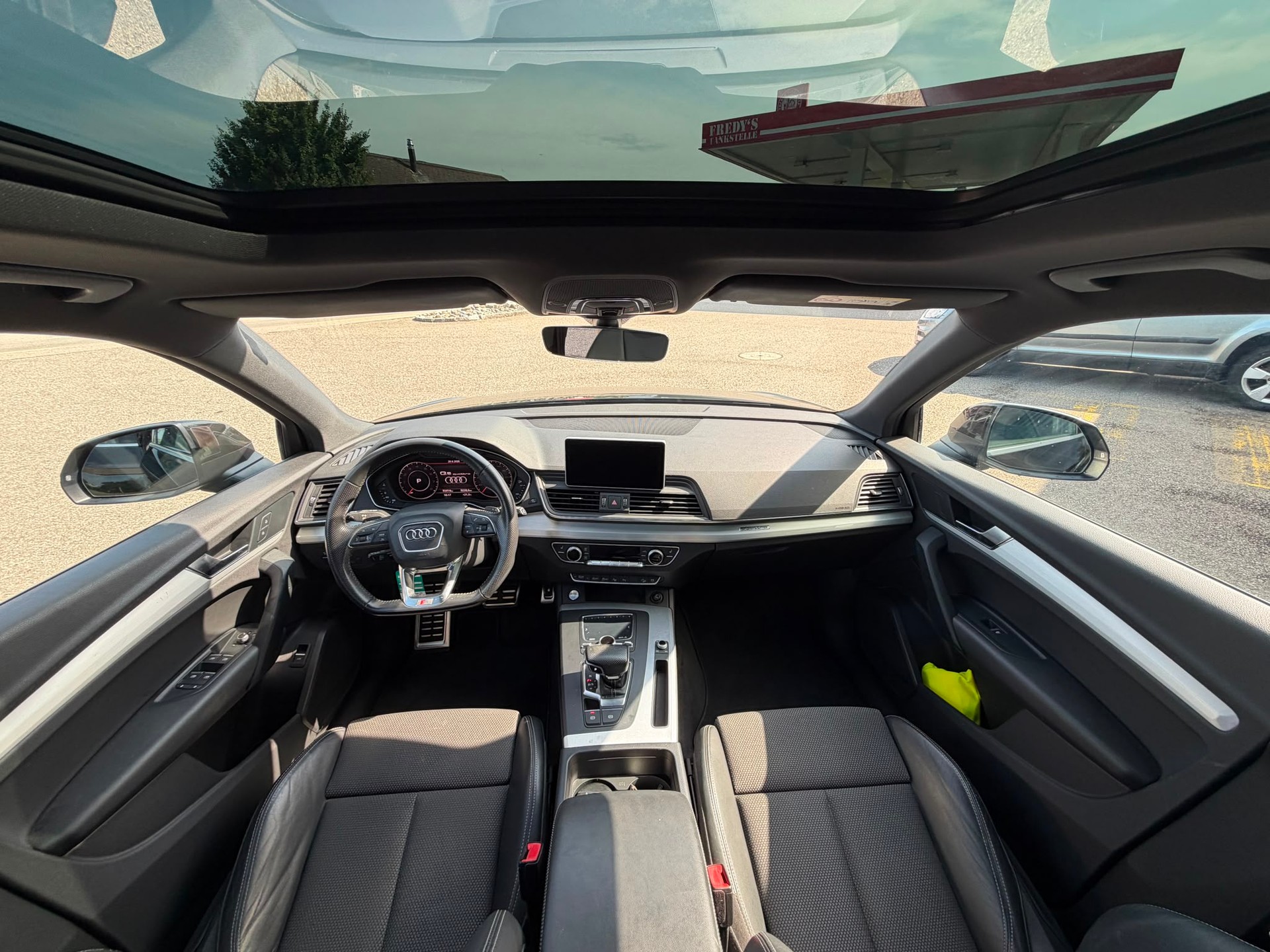 AUDI Q5 2.0 TFSI sport quattro S-tronic-image-21