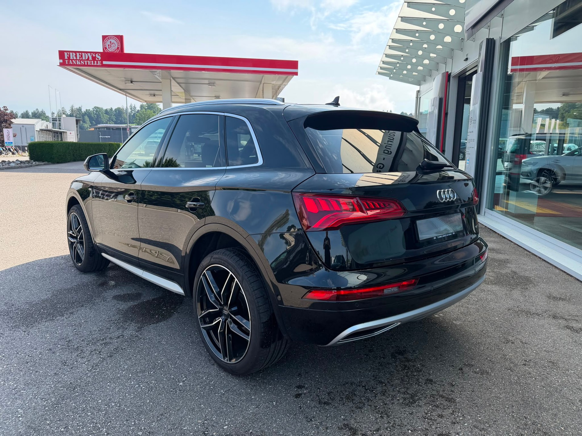 AUDI Q5 2.0 TFSI sport quattro S-tronic-image-2