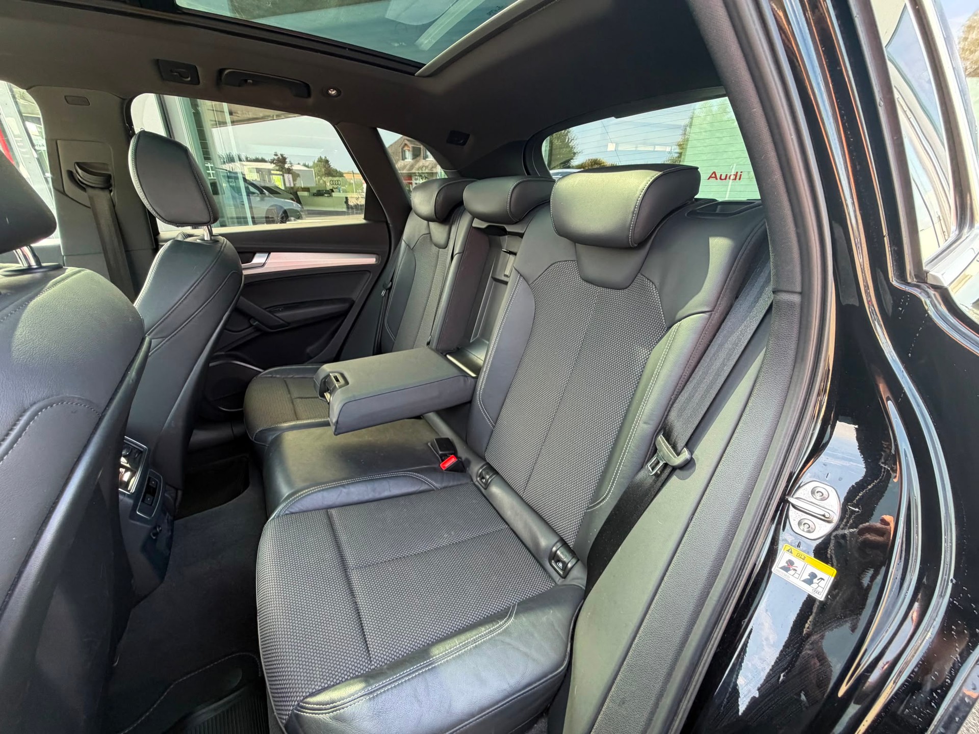 AUDI Q5 2.0 TFSI sport quattro S-tronic-image-24
