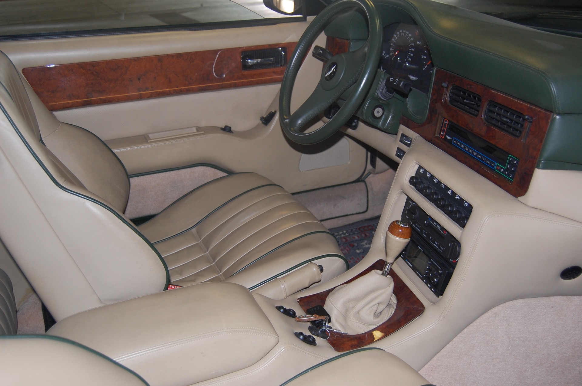ASTON MARTIN Virage-image-3