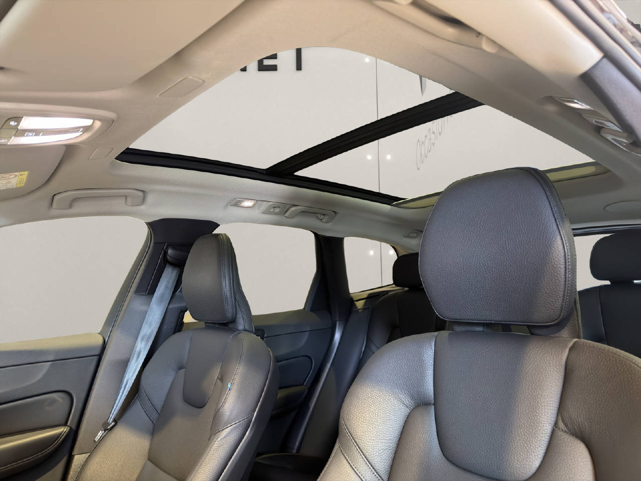 VOLVO XC60 2.0 B5 MH Ultimate Dark AWD-image-15