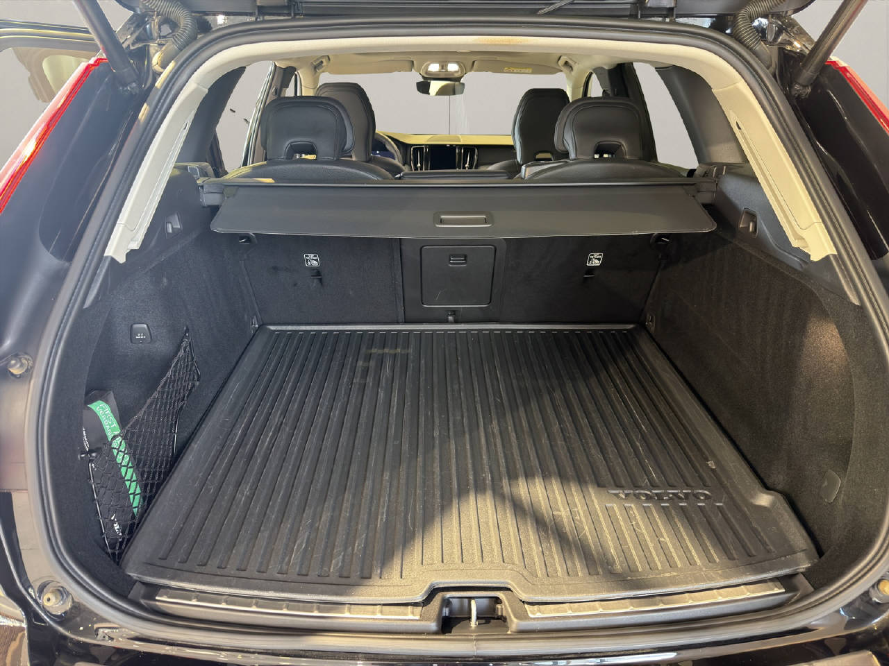 VOLVO XC60 2.0 B5 MH Ultimate Dark AWD-image-6