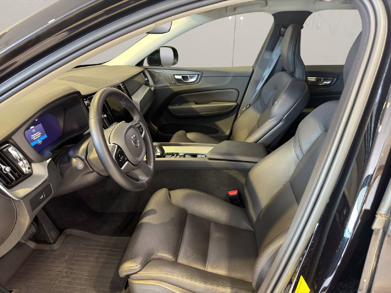 VOLVO XC60 2.0 B5 MH Ultimate Dark AWD-image-4