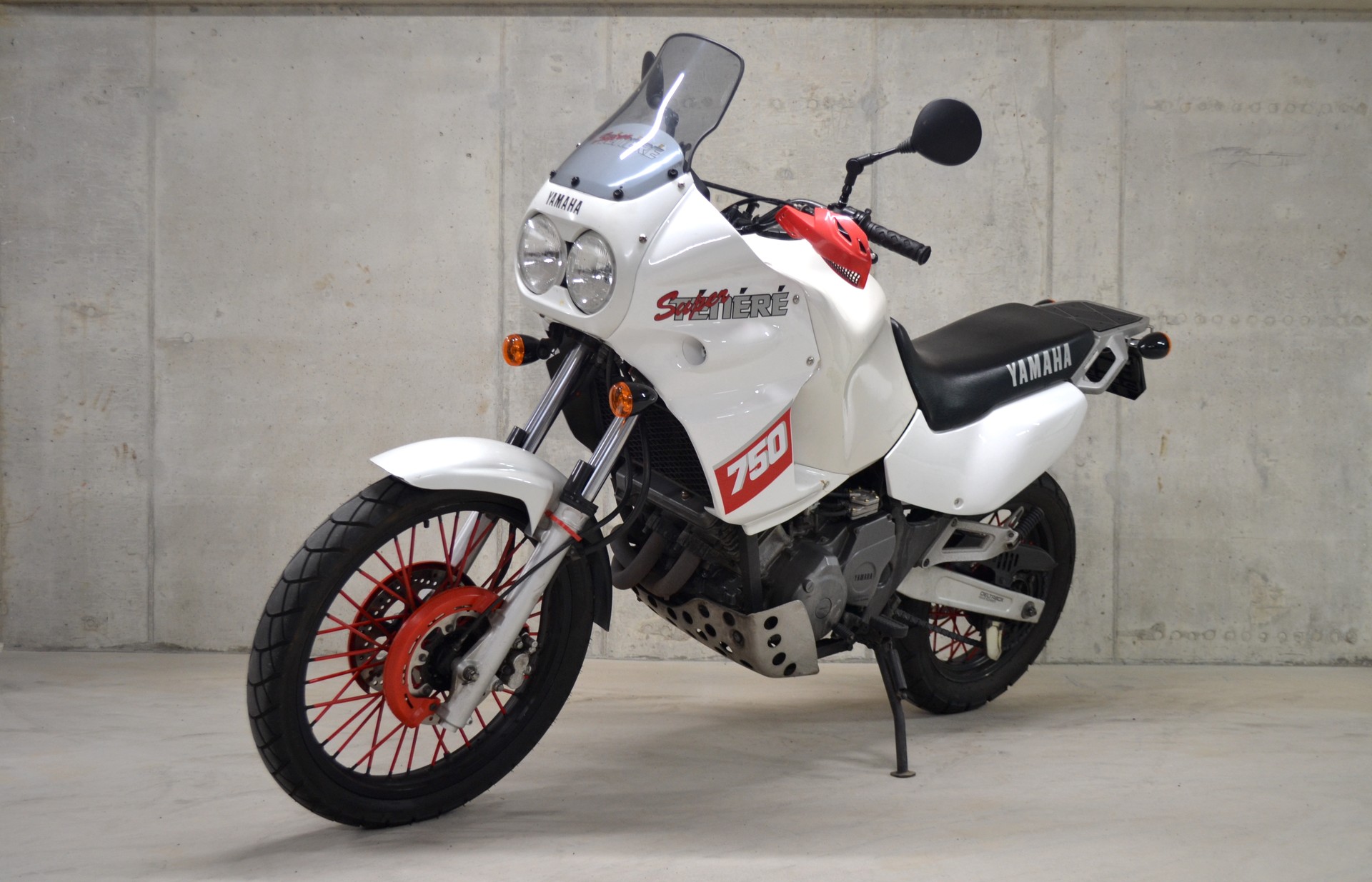 YAMAHA XTZ 750 Super Ténéré-showroom-element-1