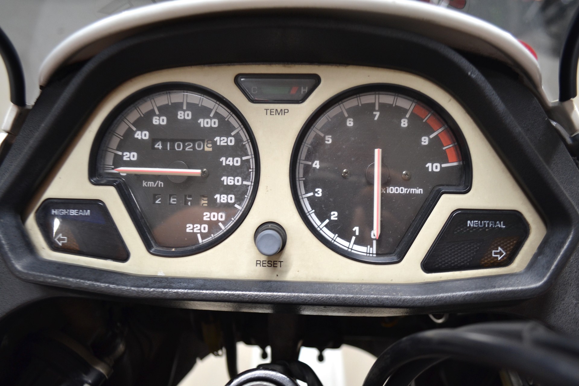 YAMAHA XTZ 750 Super Ténéré-image-4