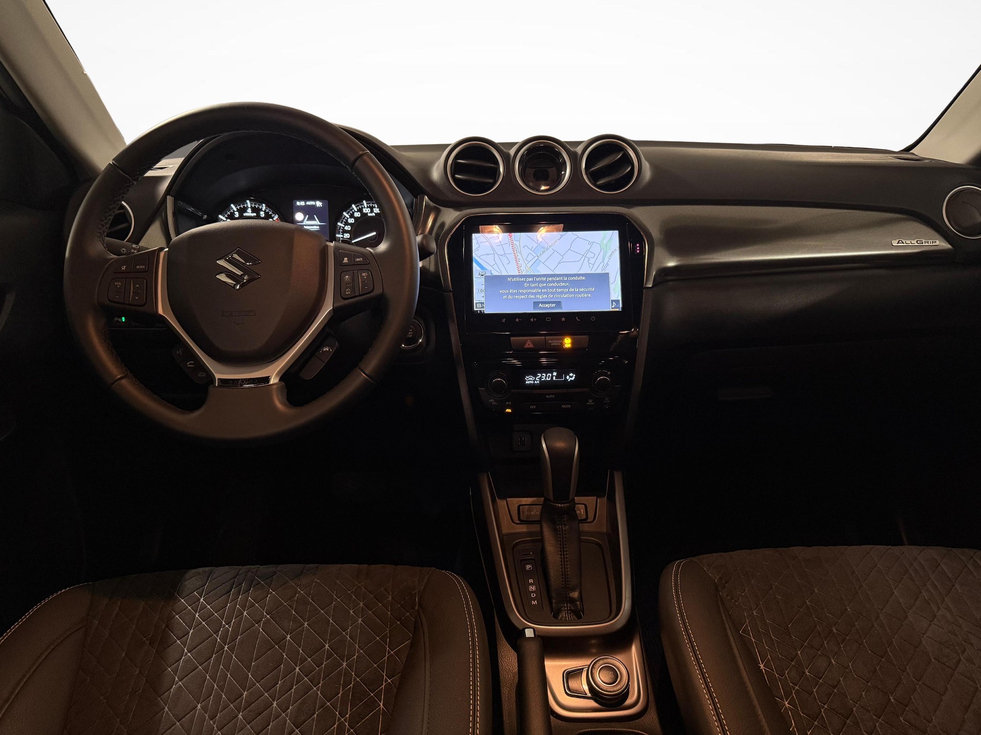 SUZUKI Vitara 1.4 T Sakura Top Hybrid 4x4-image-11