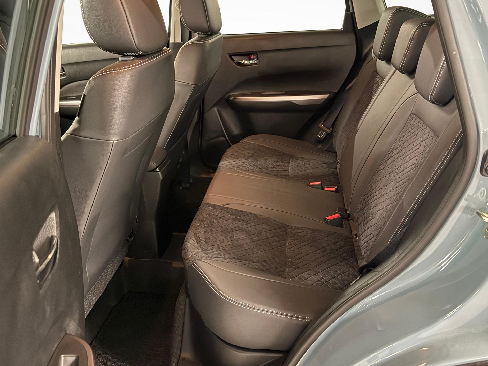 SUZUKI Vitara 1.4 T Sakura Top Hybrid 4x4-image-10