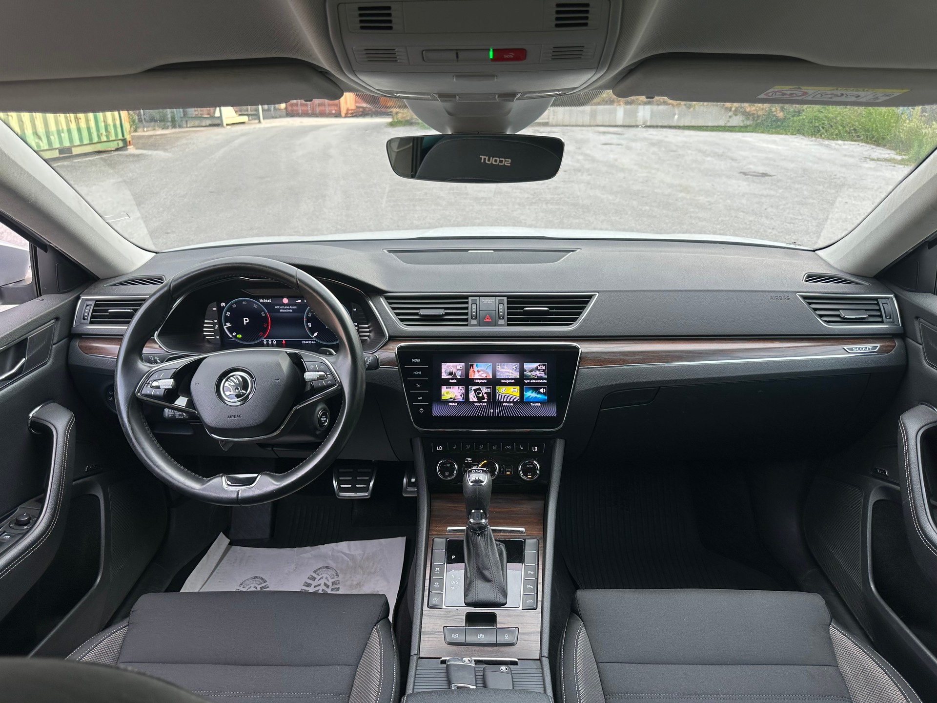SKODA Superb 2.0 TSI Scout 4x4 DSG-image-9
