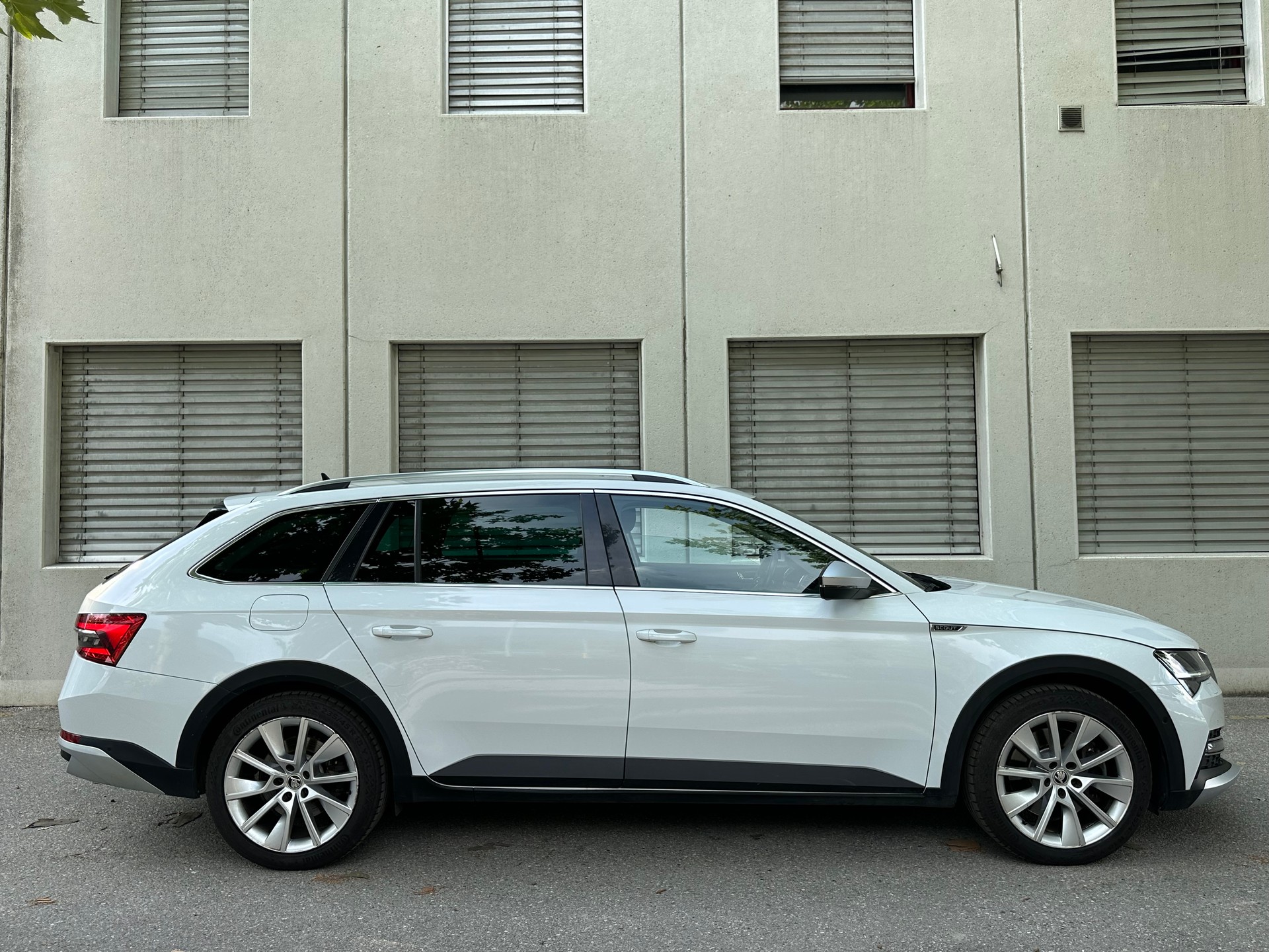 SKODA Superb 2.0 TSI Scout 4x4 DSG-image-6