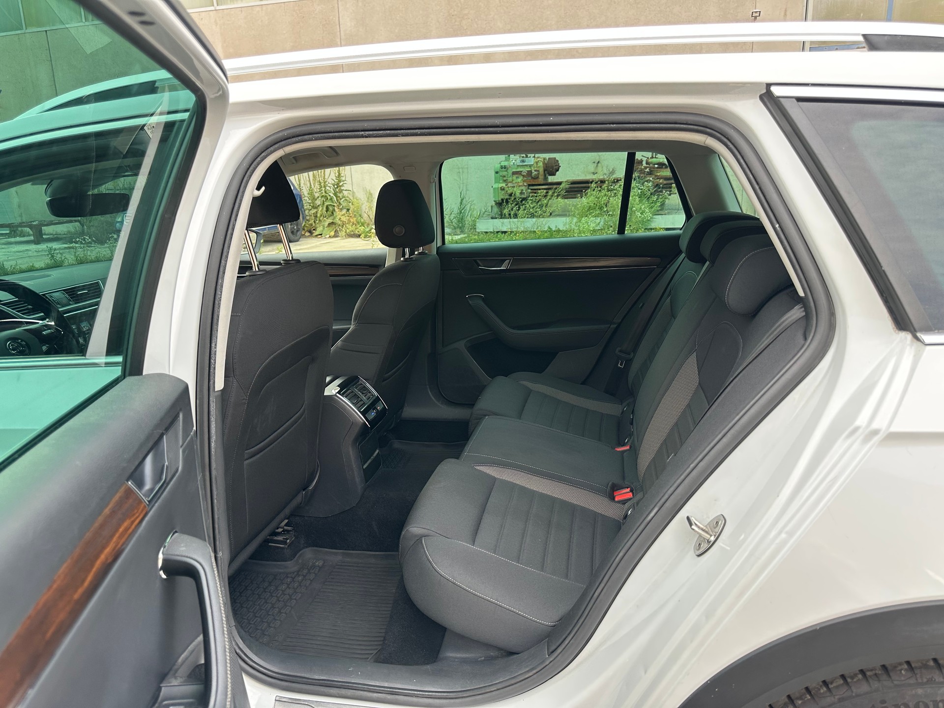 SKODA Superb 2.0 TSI Scout 4x4 DSG-image-14