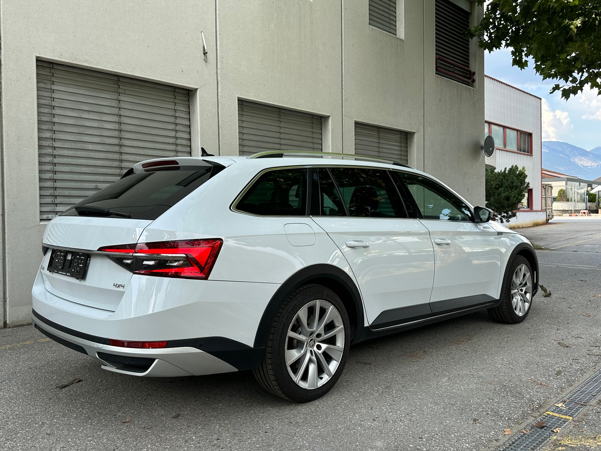 SKODA Superb 2.0 TSI Scout 4x4 DSG-image-4