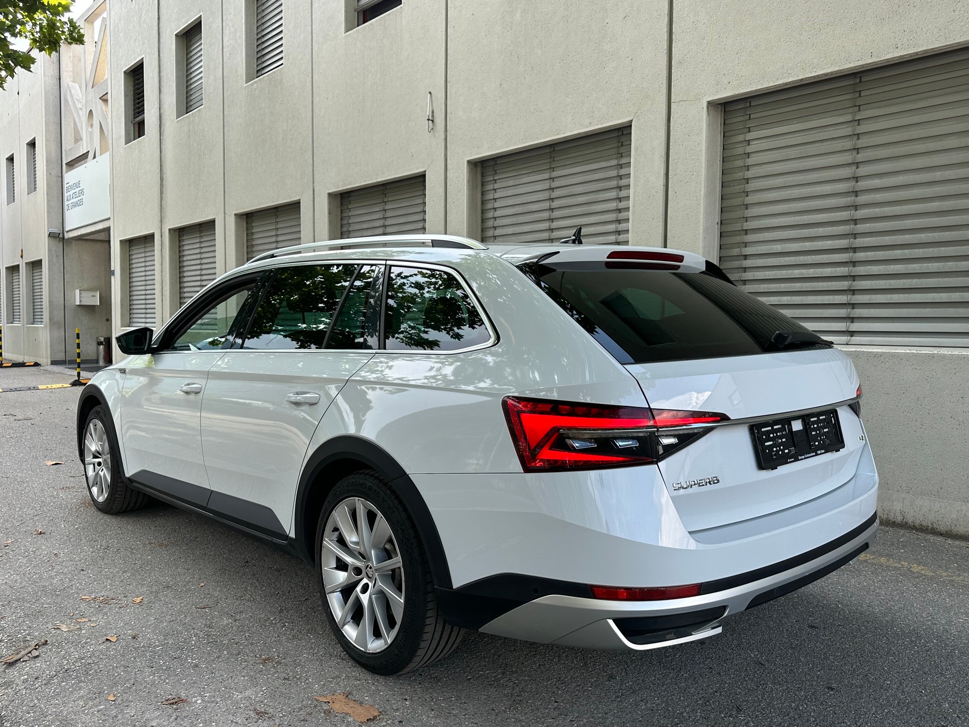 SKODA Superb 2.0 TSI Scout 4x4 DSG-image-3