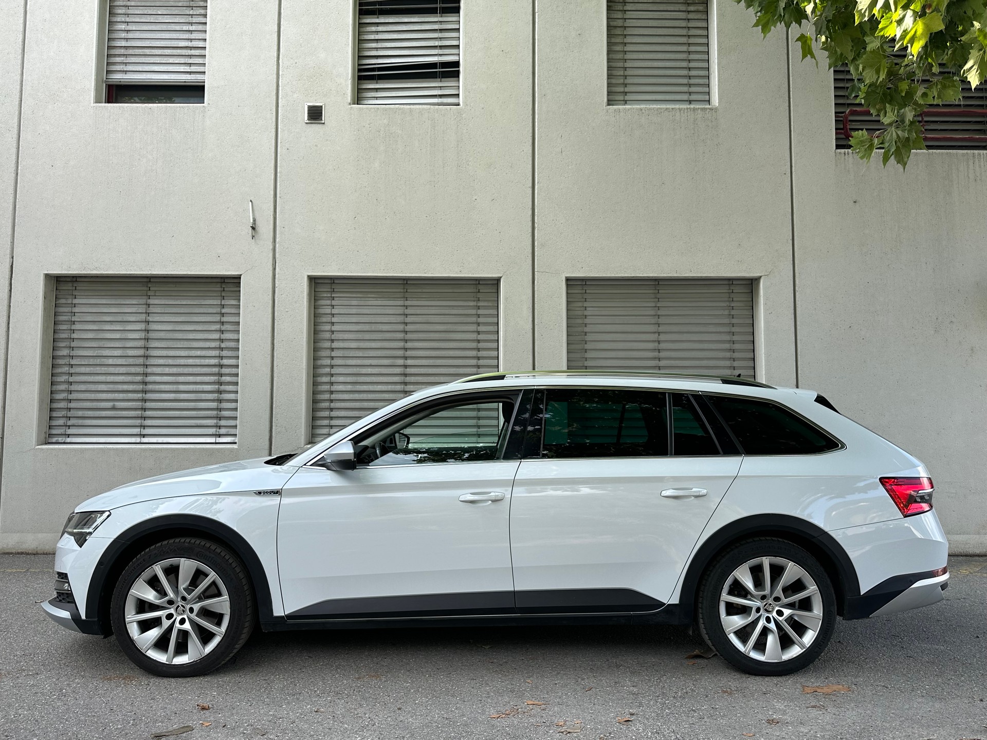 SKODA Superb 2.0 TSI Scout 4x4 DSG-image-5
