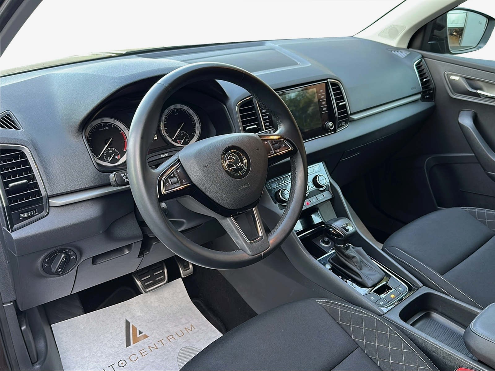 SKODA Karoq 1.5 TSI ACT Ambition DSG-image-1