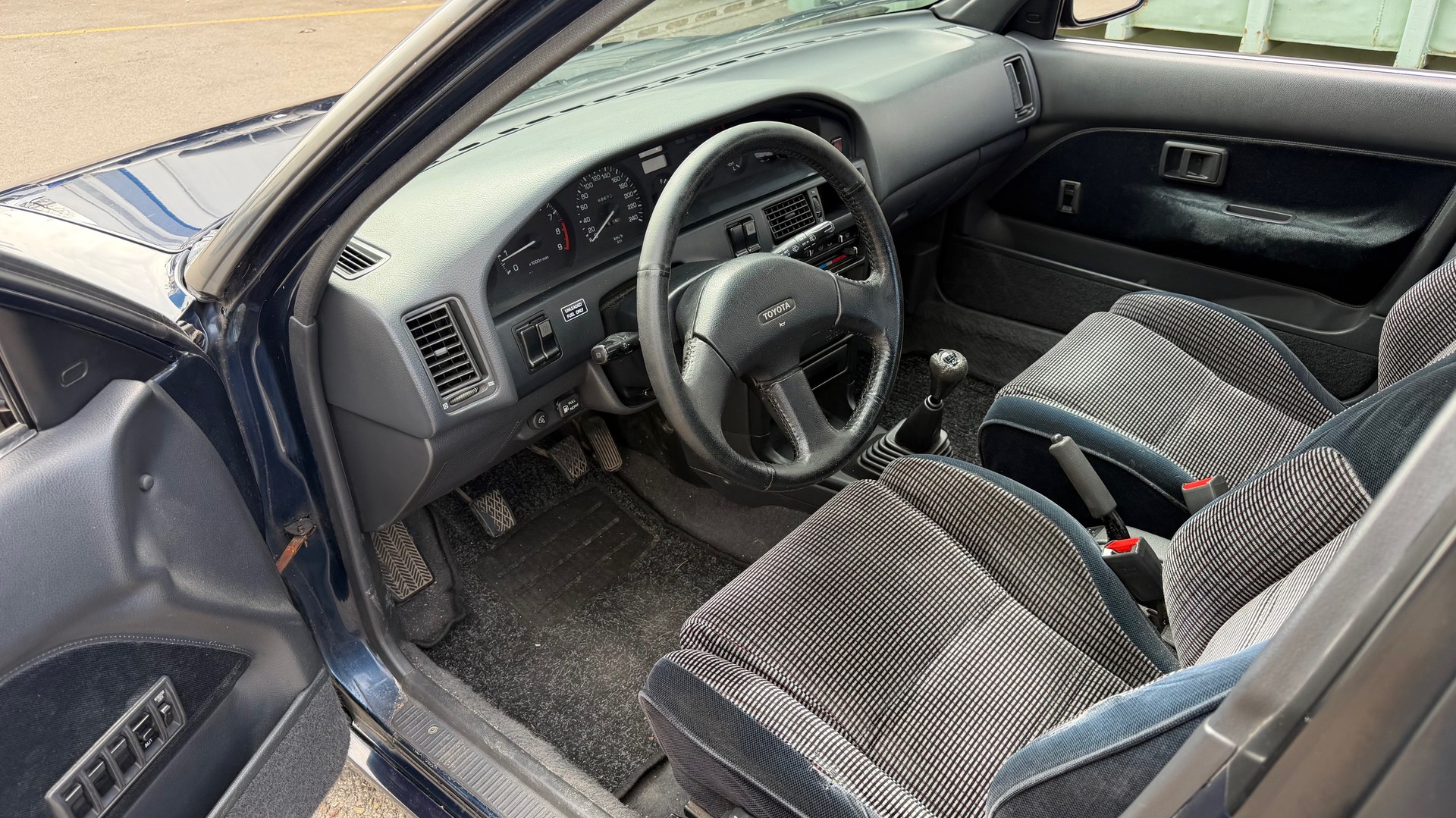 TOYOTA Corolla 1.6 GTi Liftback-image-9