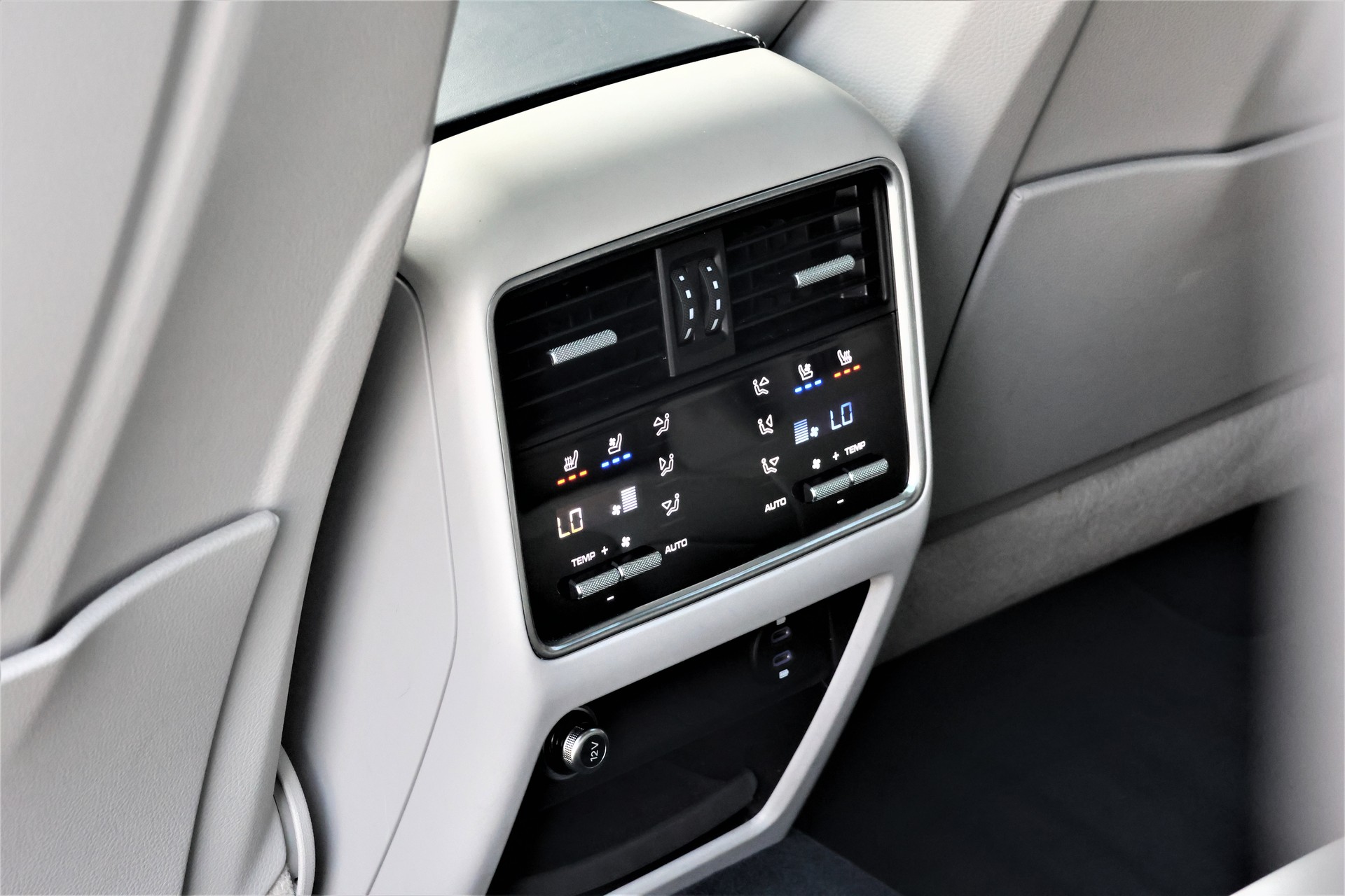 PORSCHE Cayenne Turbo S E-Hybrid (CH) + 3.0T AHK-image-13