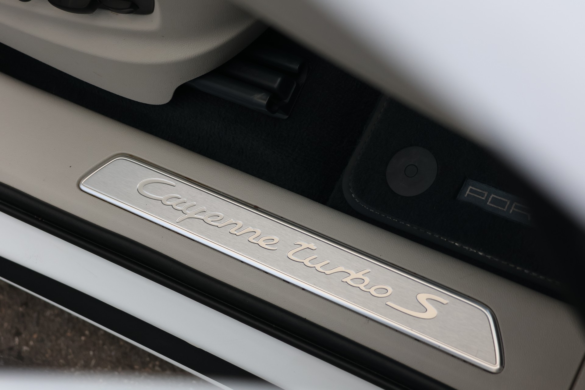 PORSCHE Cayenne Turbo S E-Hybrid (CH) + 3.0T AHK-image-23